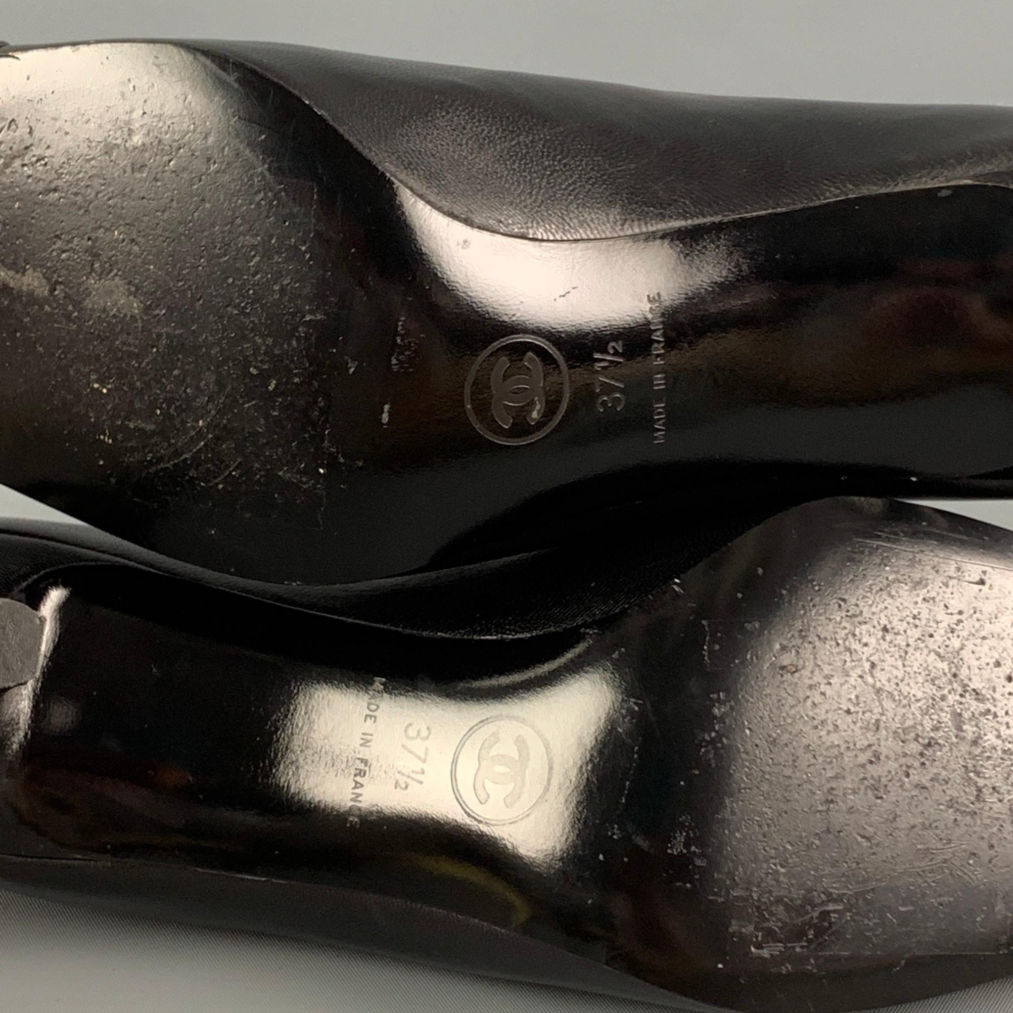Women's CHANEL Size 7.5 Black Leather Cap Toe Pumps