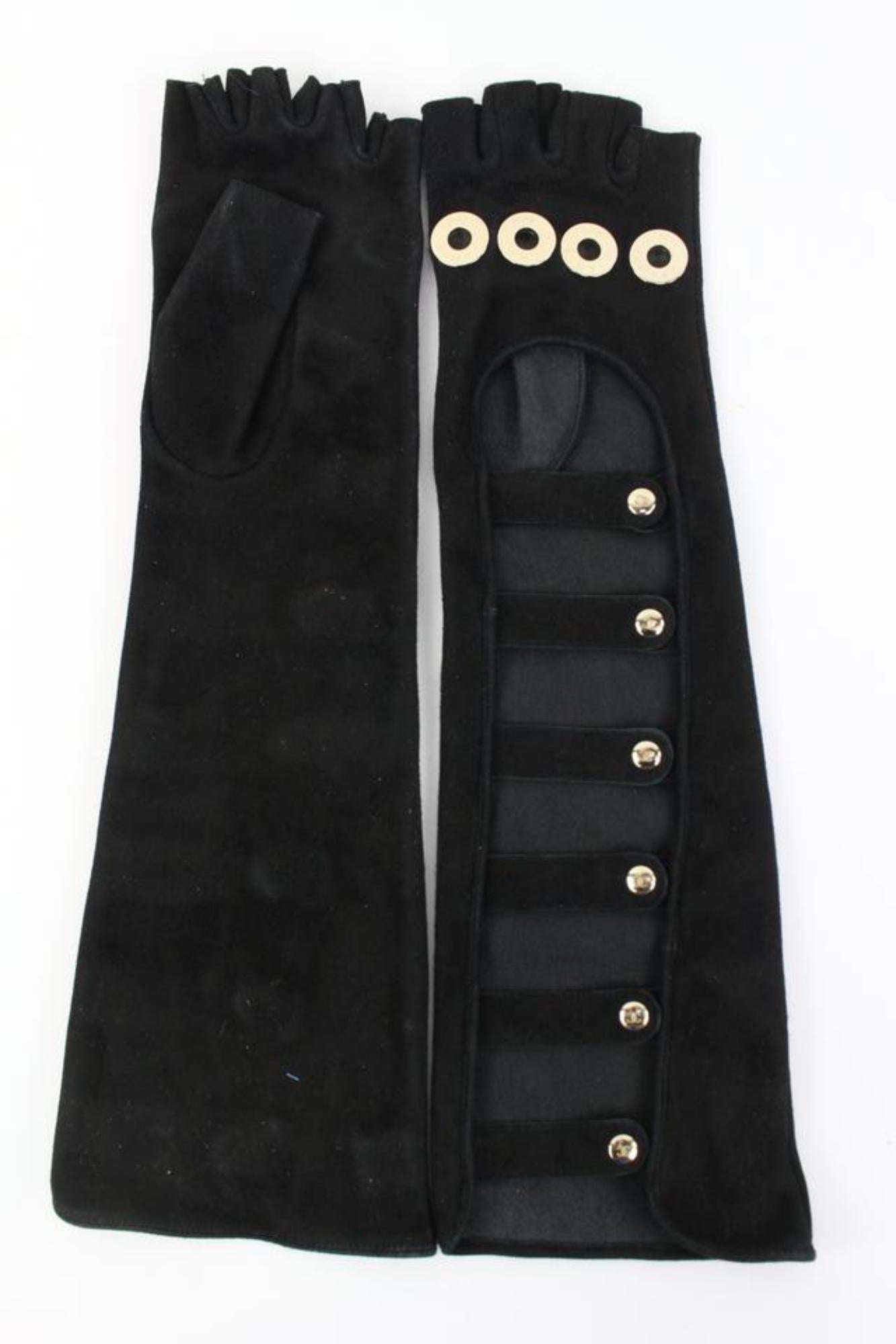 Chanel Size 7.5 Medium 2008 Long Gold Button Suede Fingerless Gloves s27c1 In Excellent Condition In Dix hills, NY