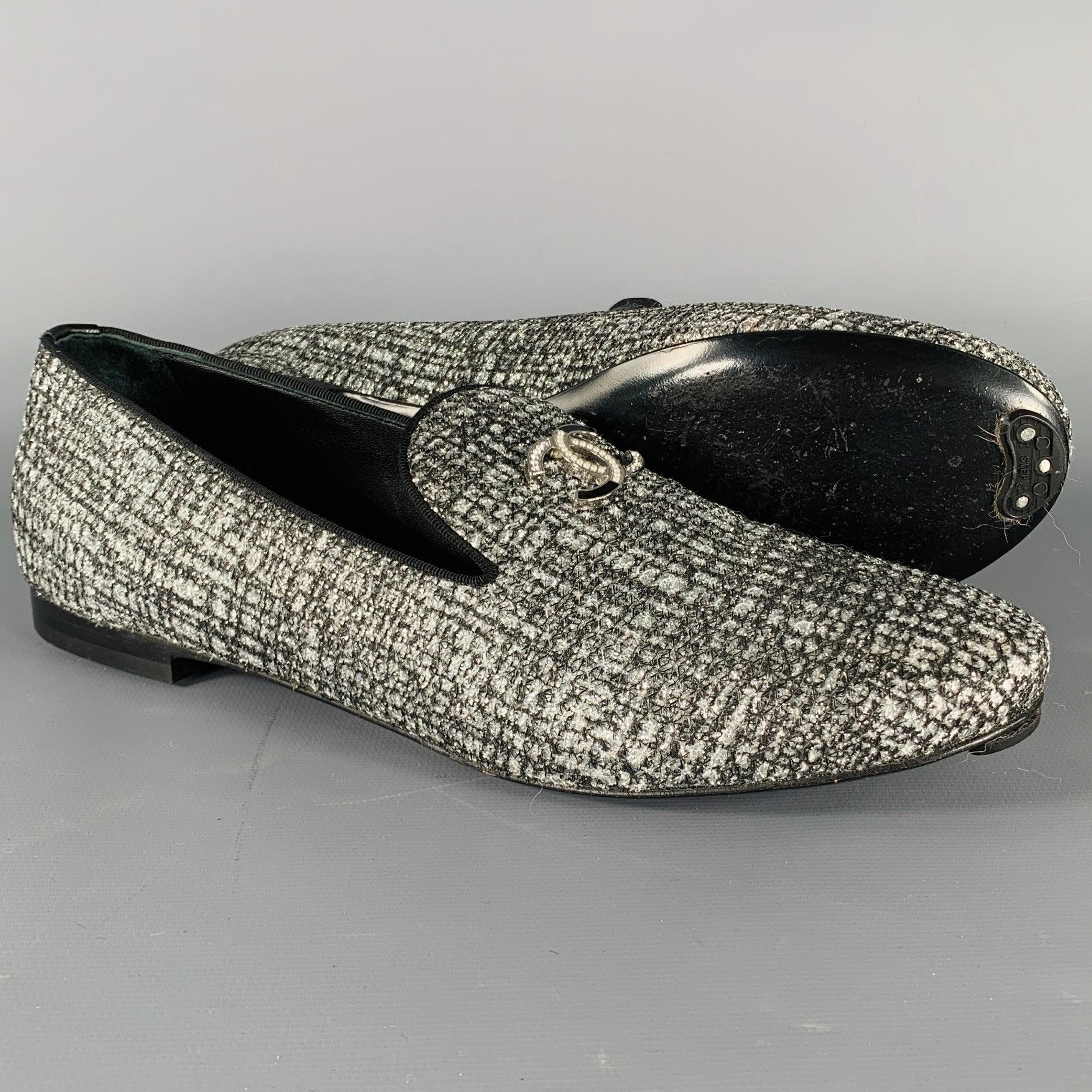Donna CHANEL Taglia 8 CC Argento Nero Glitter Loafer Flats in vendita