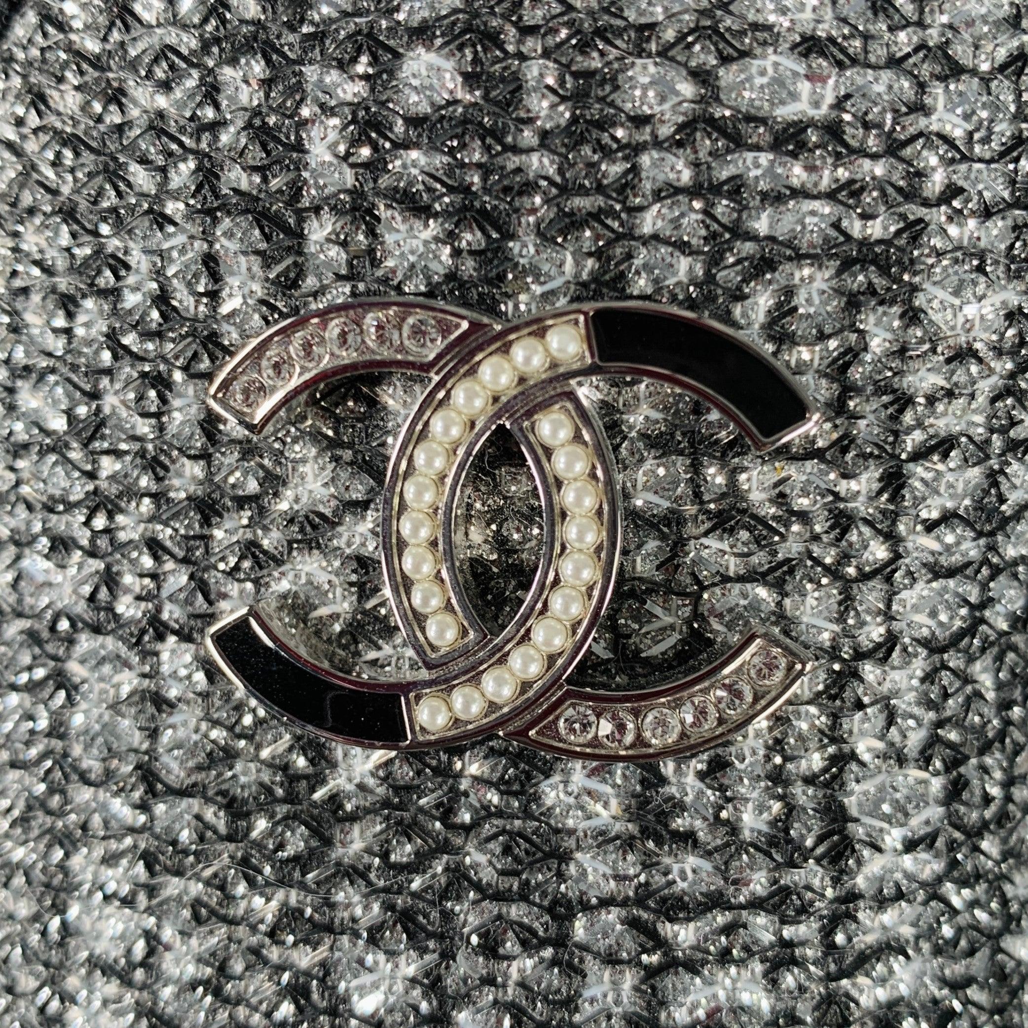 CHANEL Taglia 8 CC Argento Nero Glitter Loafer Flats in vendita 2
