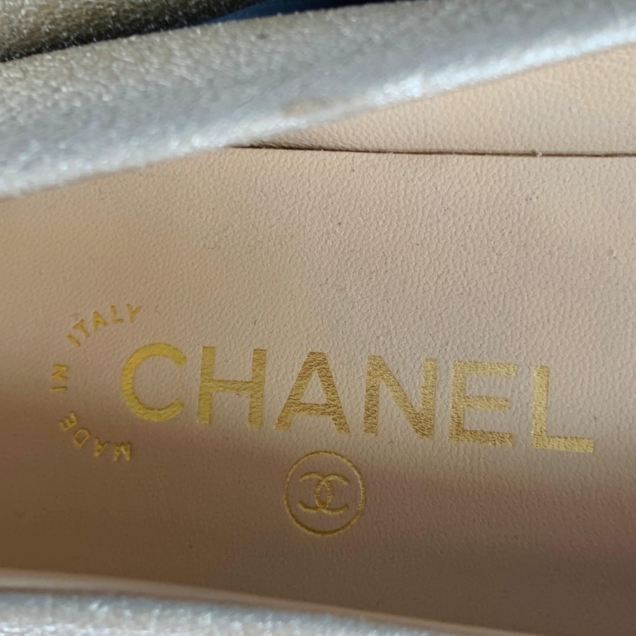 CHANEL Size 8 Gold Black Leather Cap Toe Flats 2
