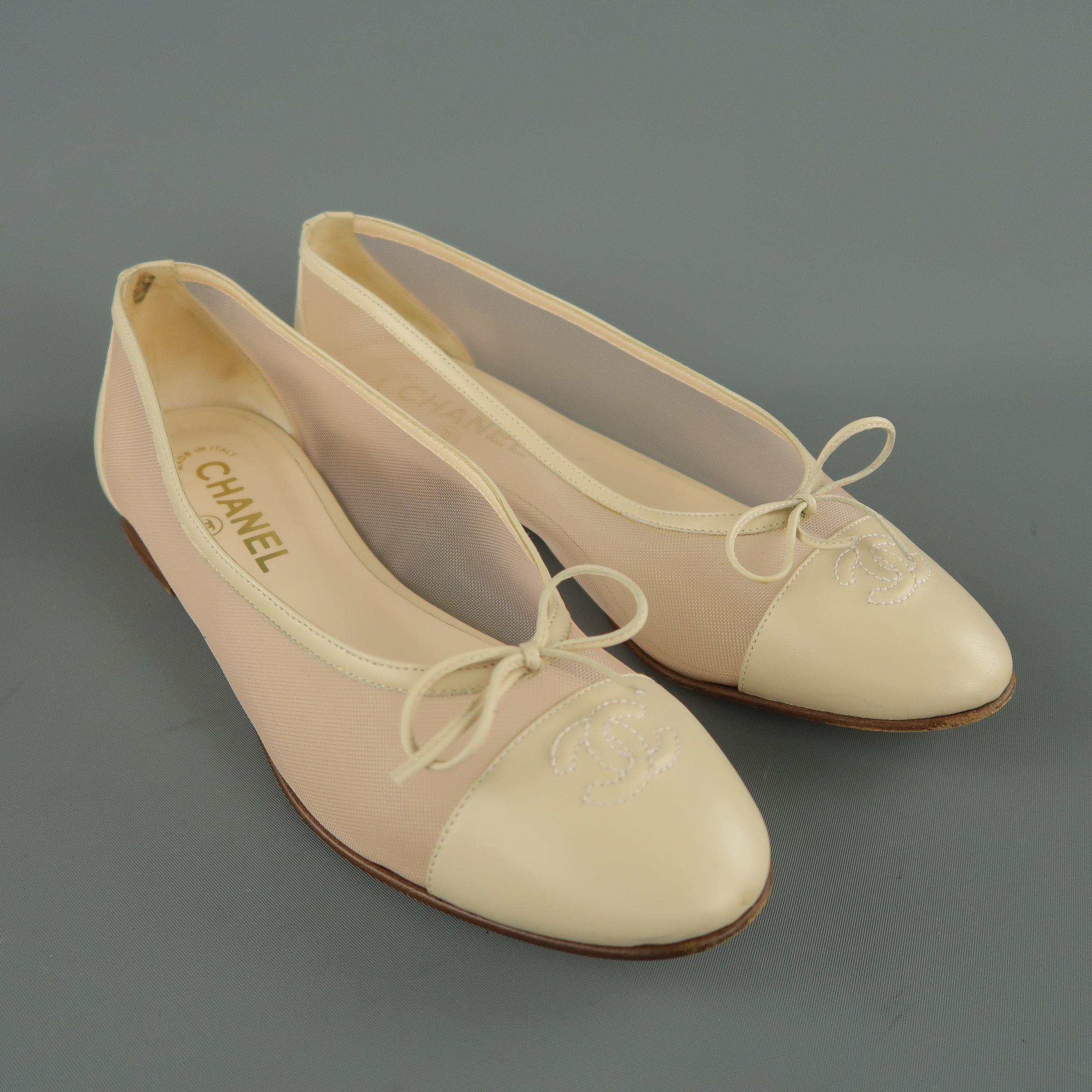 CHANEL ballet flats come in beige leather with a CC embossed cap toe adorned with a bow and pink mesh sides. Made in Italy.

Original retail price $895.00
 
Very Good Pre-Owned Condition.
Marked: IT 38.5
 
Outsole: 10 x 3 in.