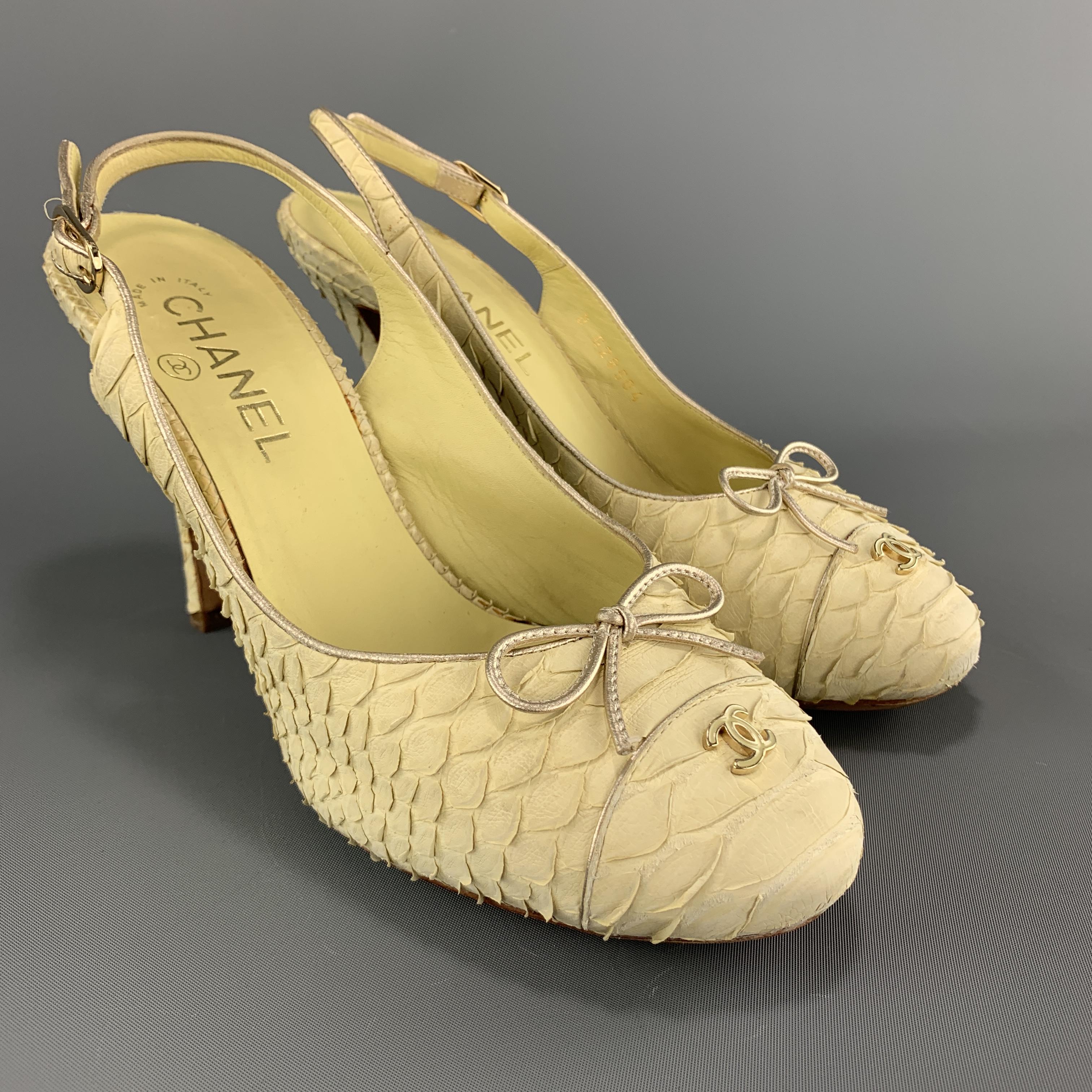 CHANEL pumps come in pastel yellow matte snakeskin with a sling back, metallic gold leather trim, bow, and tow cap with enamel CC. Made in Italy.

Excellent Pre-Owned Condition.
Marked: IT 8.5

Measurements:

Heel: 4.25 in.
Platform: 0.75 in.