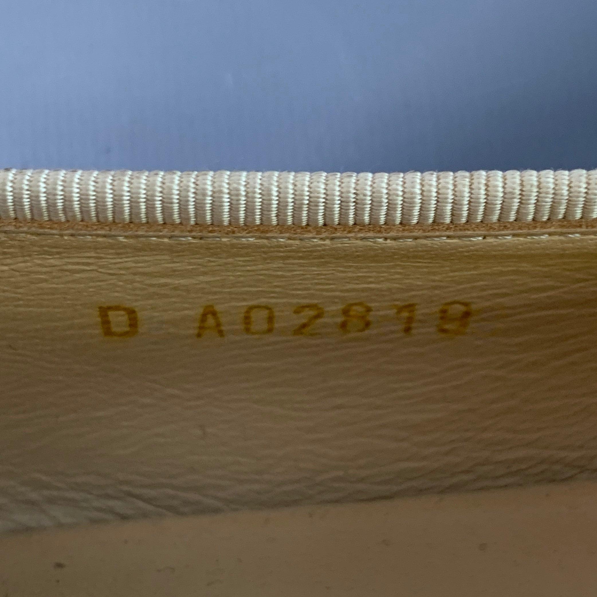 CHANEL Größe 9 Beige Schwarz Leder Monogram Cap Toe Flats im Angebot 4