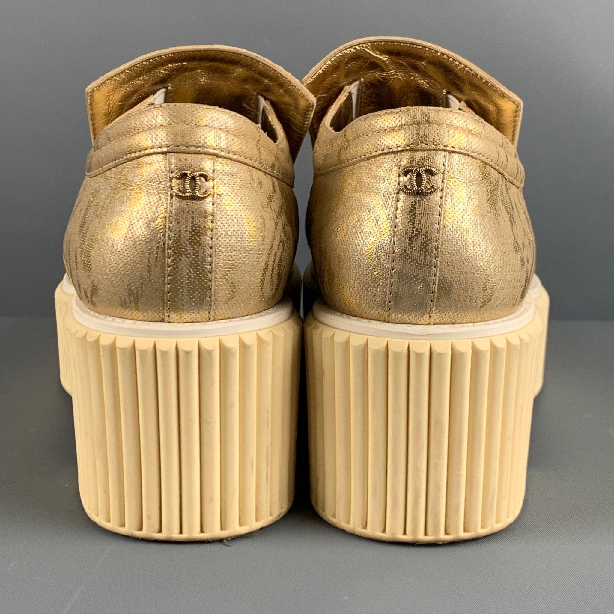 CHANEL Size 9 Gold Fabric Platform Flats In Good Condition For Sale In San Francisco, CA