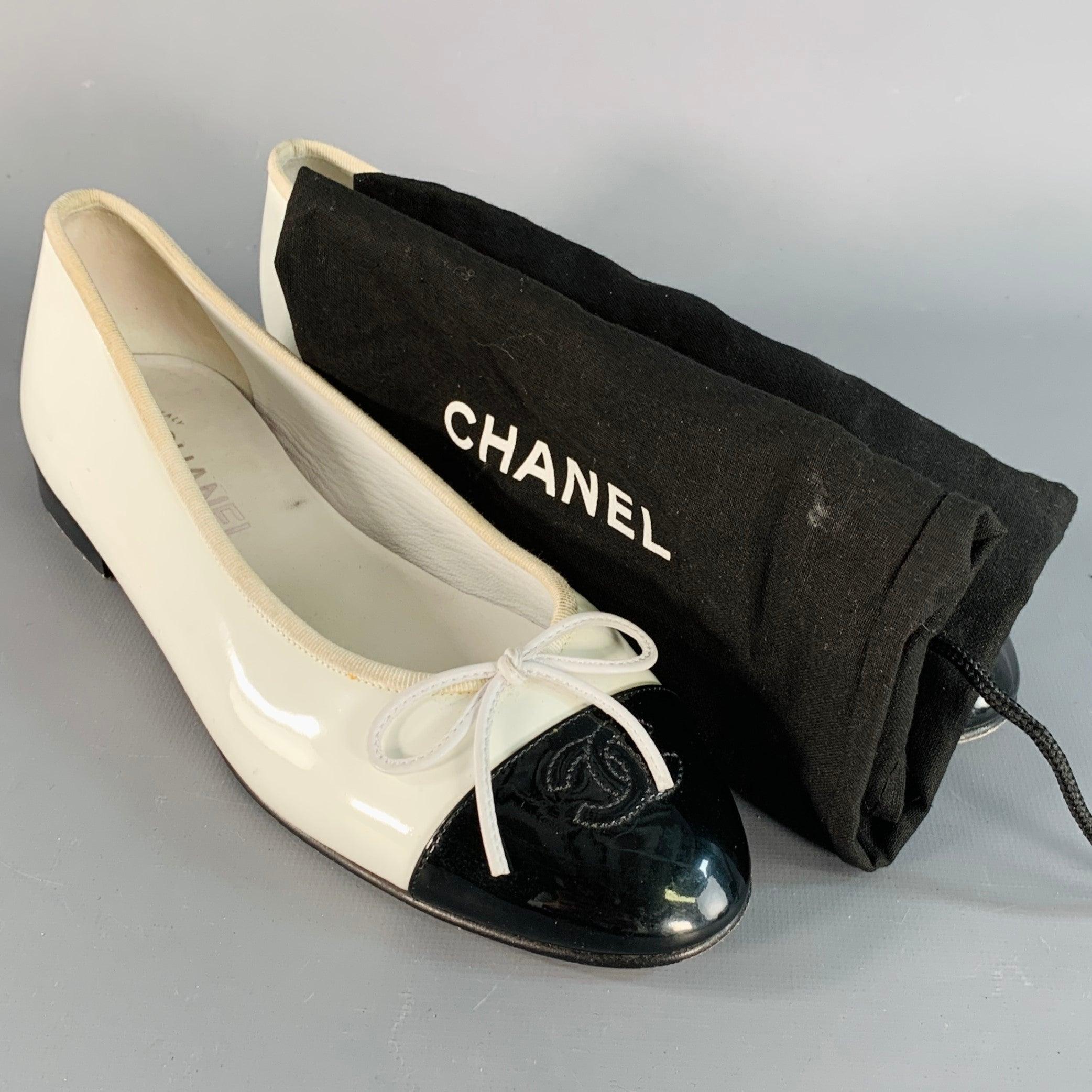 CHANEL Talla 9 Blanco Negro Color Block Patent Leather Ballet Bow Flats en venta 6