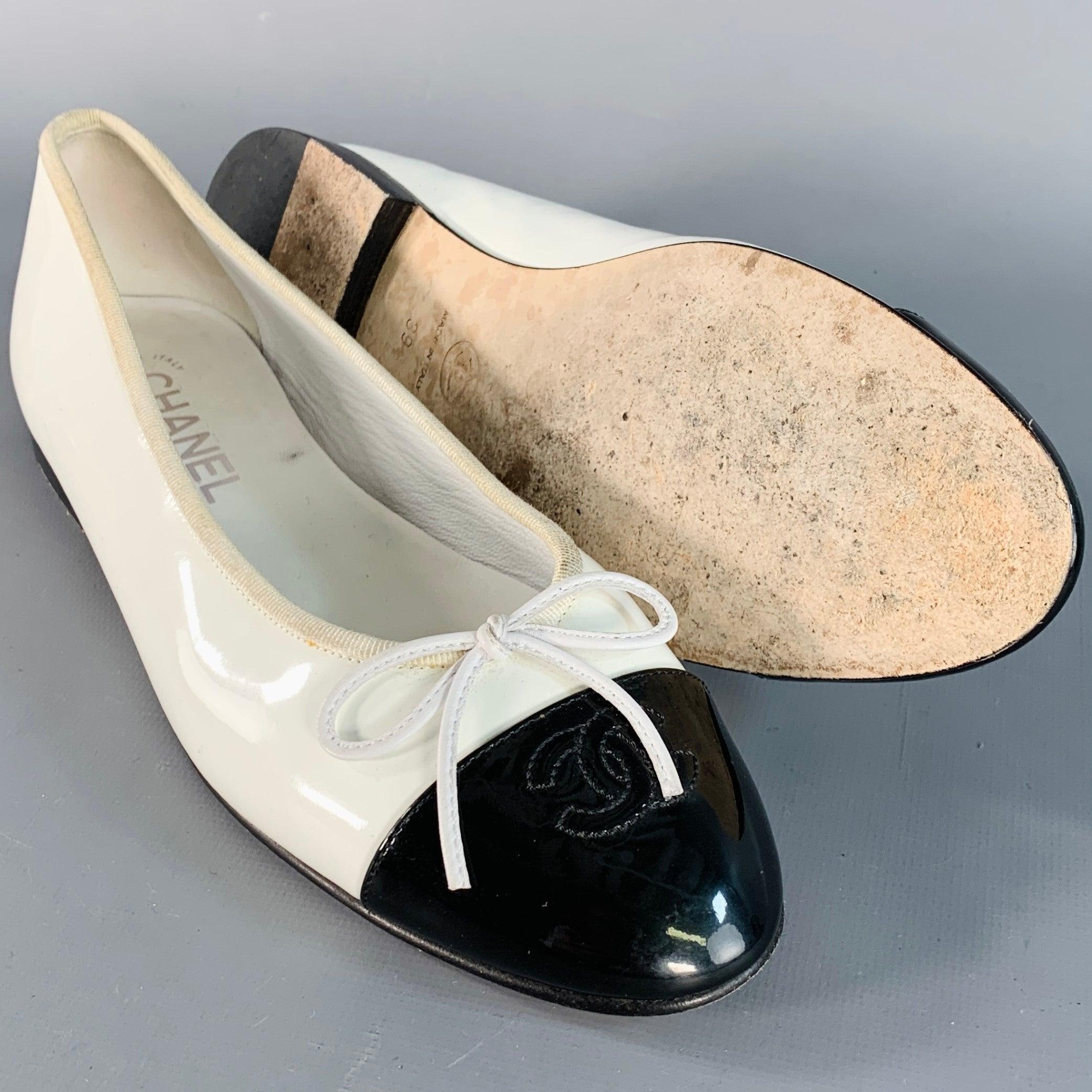 De las mujeres CHANEL Talla 9 Blanco Negro Color Block Patent Leather Ballet Bow Flats en venta
