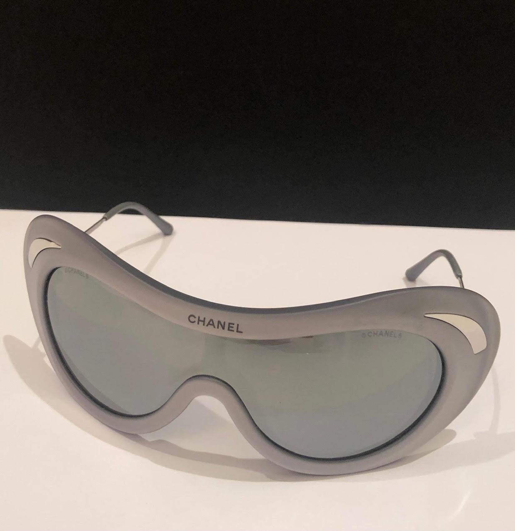 CHANEL Ski Sunglasses 2000 Rare In Excellent Condition For Sale In London, GB