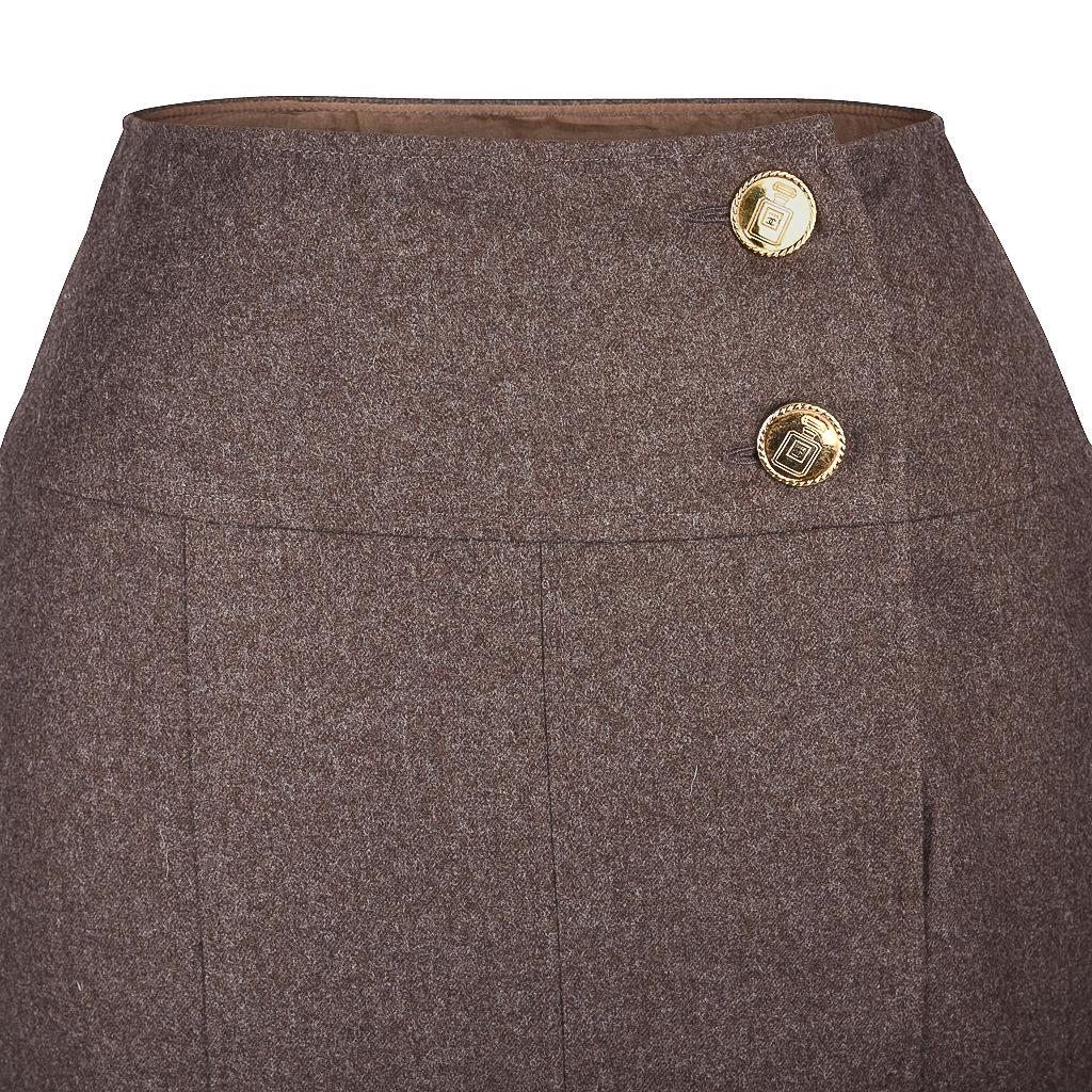 Guaranteed authentic Chanel vintage skirt.
Fabulous heathered brown long wool straight skirt with 12