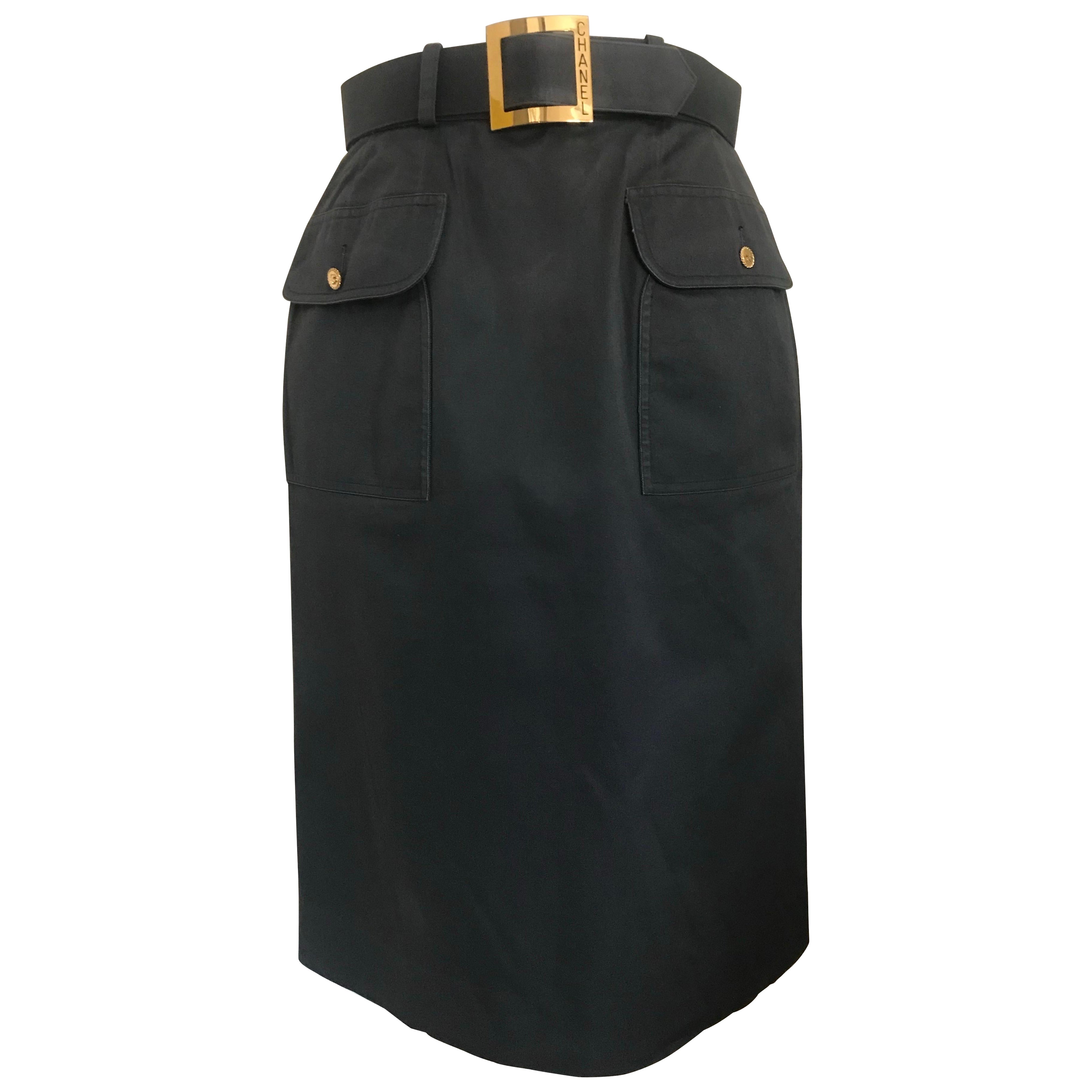 Jupe CHANEL, style militaire avec sa ceinture intégrée en vente