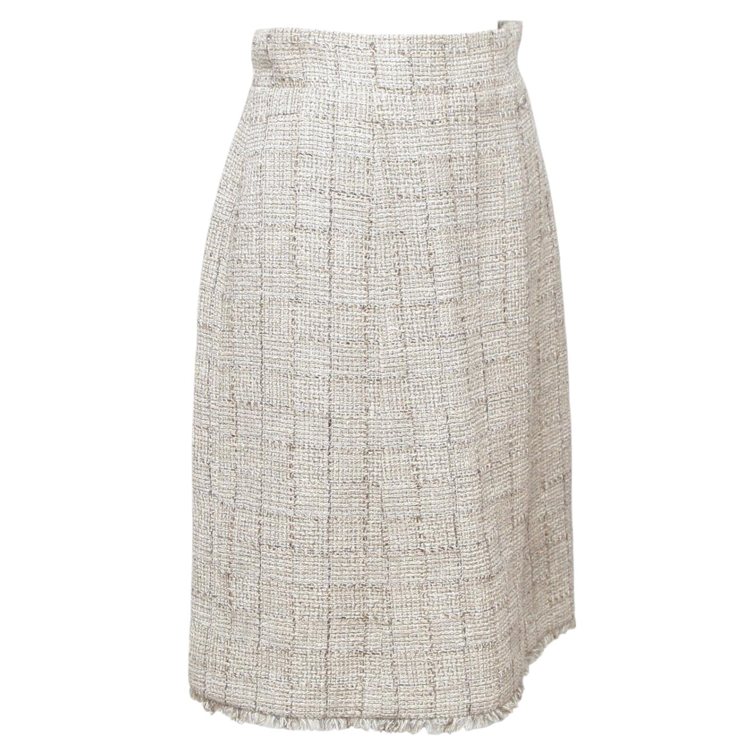 GUARANTEED AUTHENTIC CHANEL RUNWAY 2010 PLAID BEIGE METALLIC TWEED SKIRT

Matching Jacket For Sale In A Separate Listing

Design:
- Iconic Chanel fantasy tweed skirt from the Runway 2010 Collection.
- Beige with black and gold thread metallic plaid