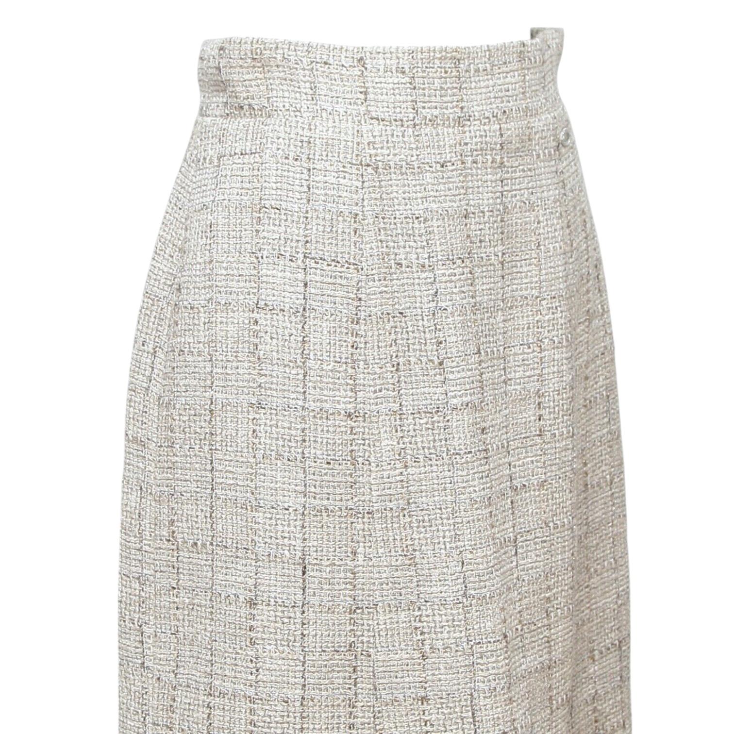 CHANEL Skirt Tweed Beige Black Metallic Plaid Fringe RUNWAY 2010 Sz 38 In Good Condition For Sale In Hollywood, FL