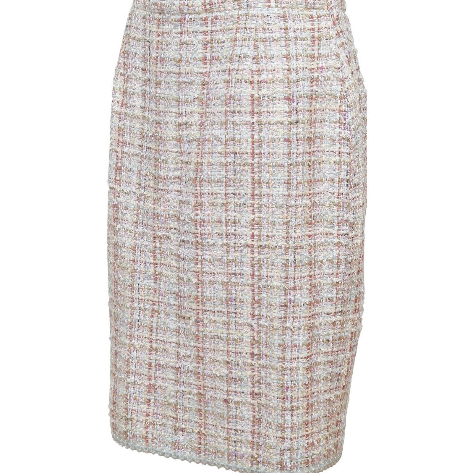 CHANEL Tweed Skirt Fantasy Multi-Color Camellia Cotton 2013 RUNWAY SZ 40 In Good Condition For Sale In Hollywood, FL