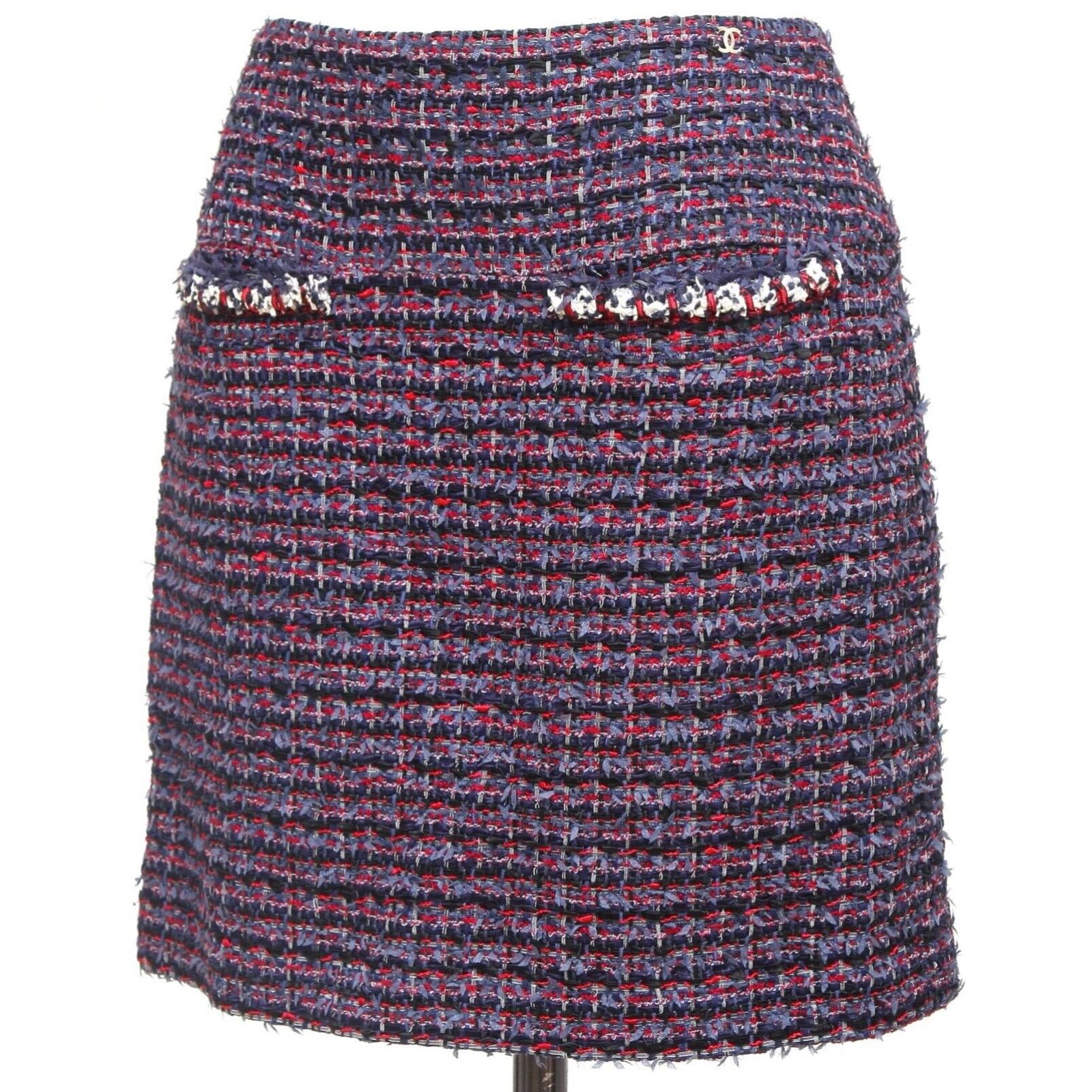 Chanel Skirt Tweed Lesage Blue Red Black Above Knee Gold-Tone CC Logo 2013 Sz 40 In Excellent Condition In Hollywood, FL