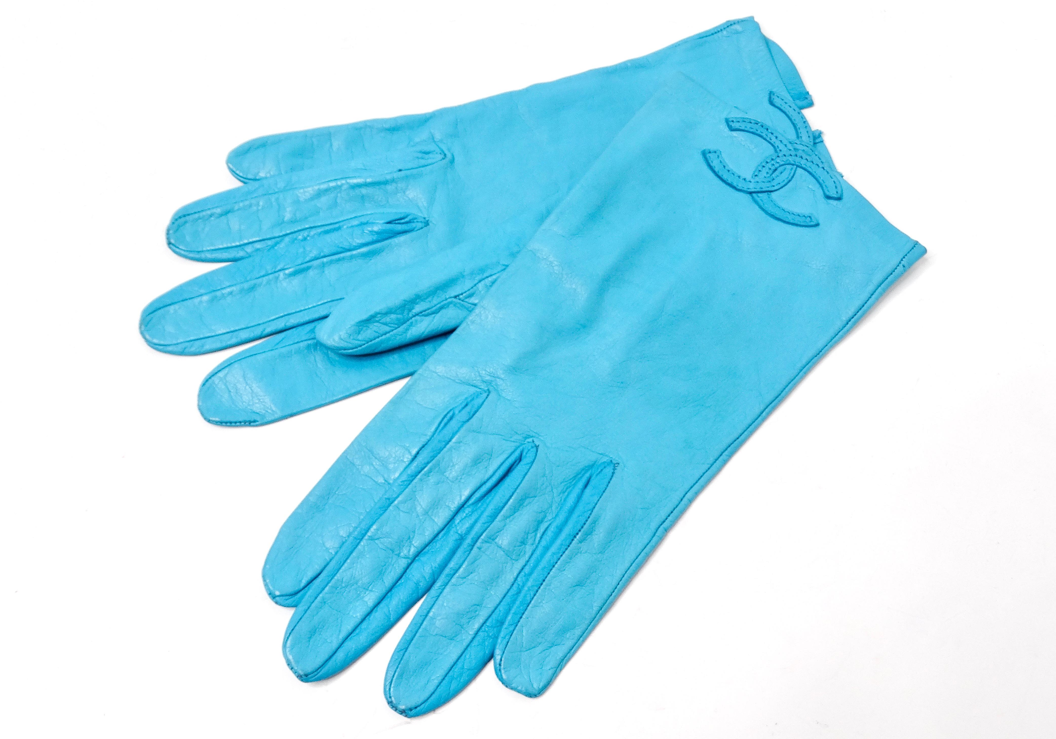Chanel Sky Blue Leather Interlocking CC Logo Gloves circa 1990s For Sale 2