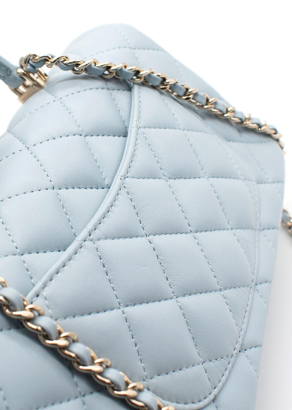Chanel Himmelblaue gesteppte Mini-Top-Klappentasche aus Leder im Angebot 4