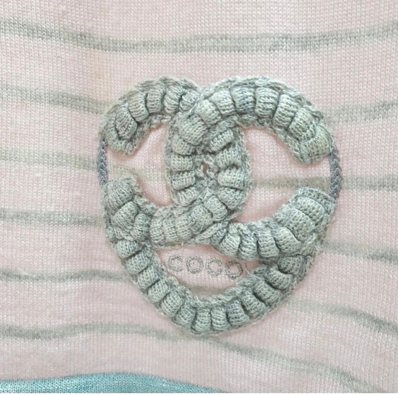  CHANEL Sleeveless CAashmere CC Logo Pink Grey Top  In Good Condition In Krakow, PL