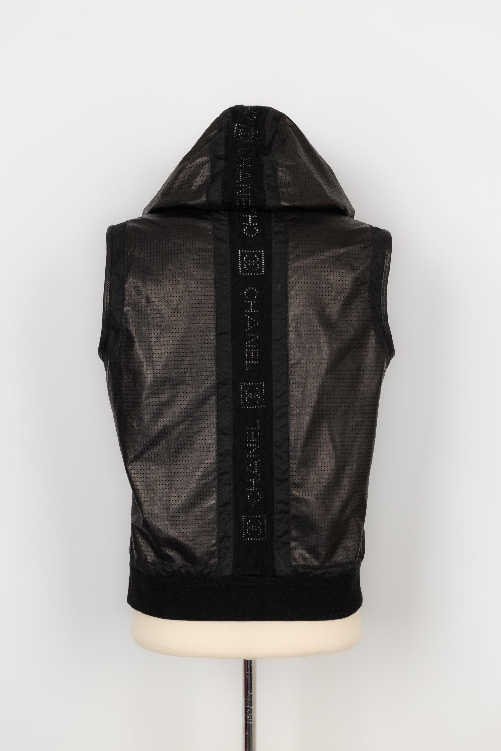 Chanel Ärmellose Tracksuit-Jacke mit Kapuze und Kapuze im Zustand „Hervorragend“ im Angebot in SAINT-OUEN-SUR-SEINE, FR