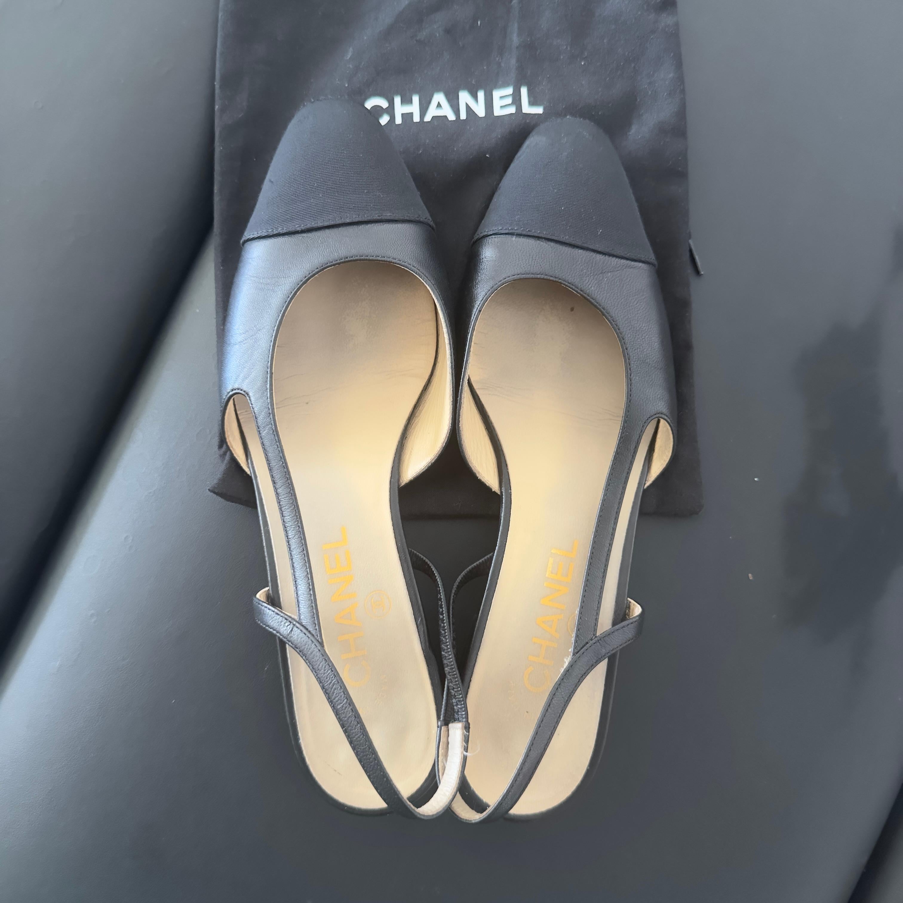 Chanel black leather and grosgrain slingbacks For Sale 6
