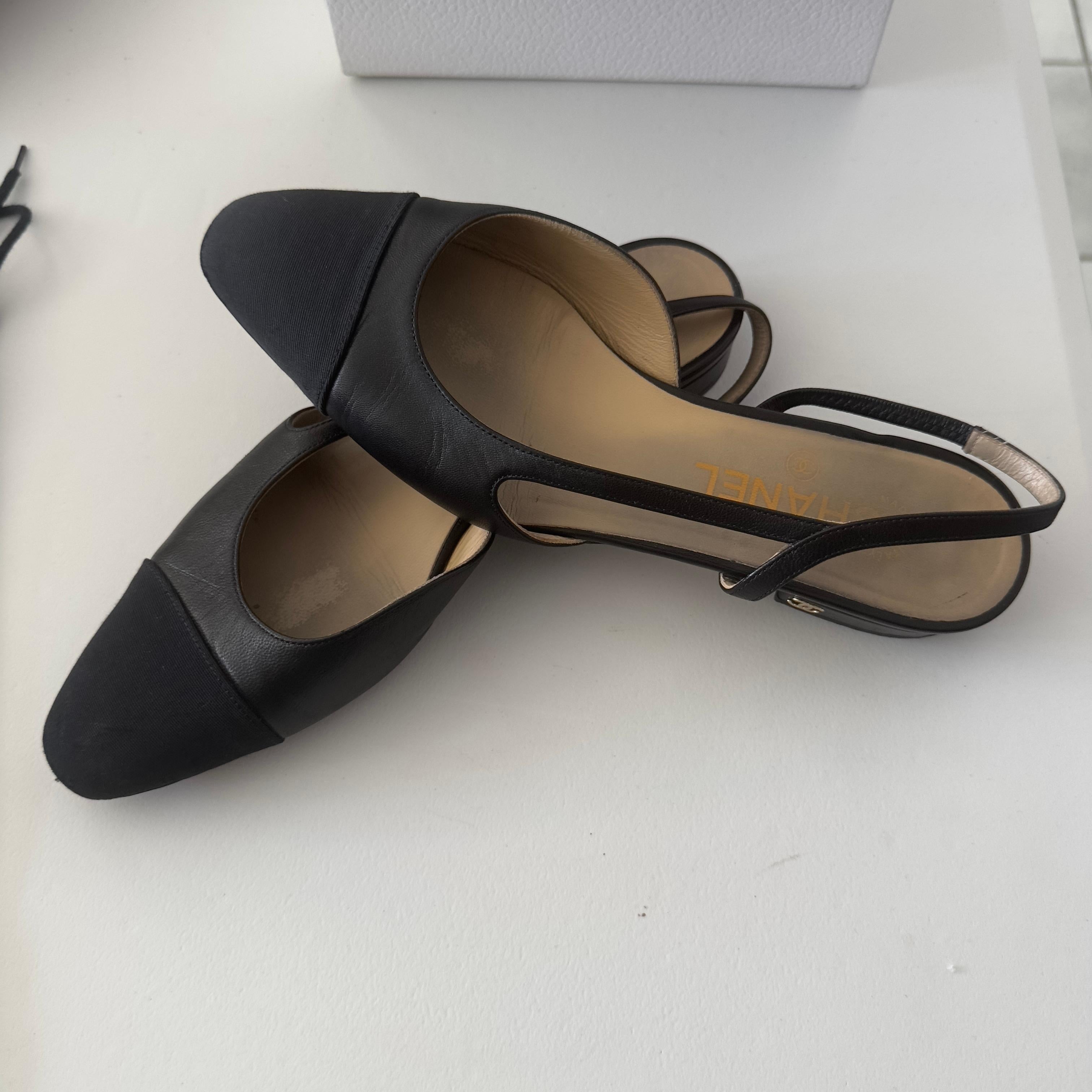Chanel black leather and grosgrain slingbacks For Sale 9