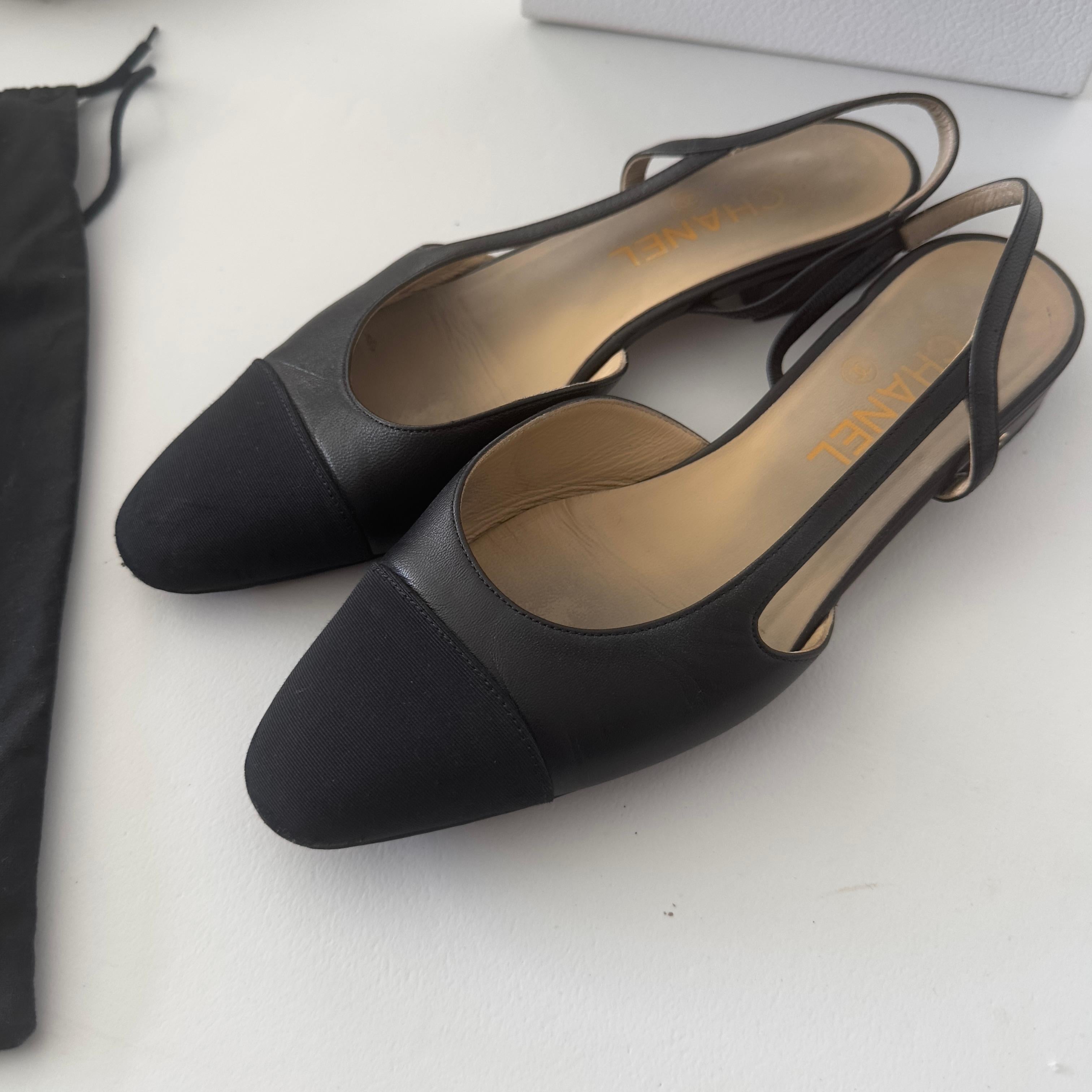 Gray Chanel black leather and grosgrain slingbacks For Sale