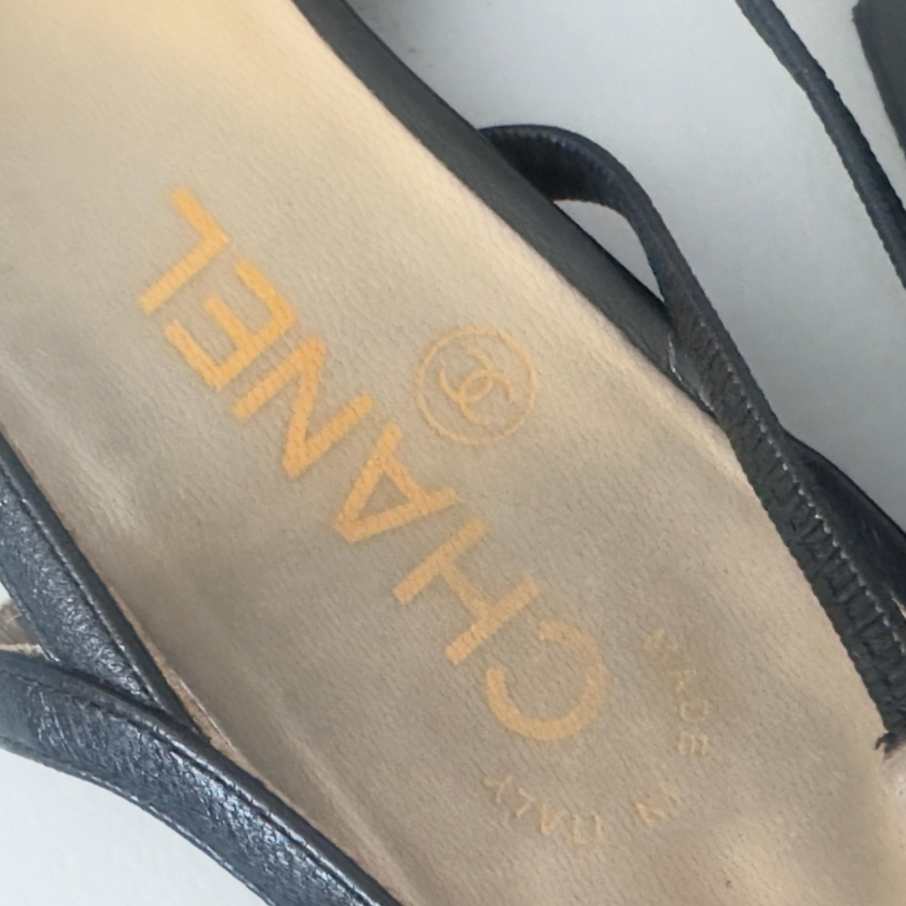 Chanel black leather and grosgrain slingbacks In Excellent Condition For Sale In Basaluzzo, IT