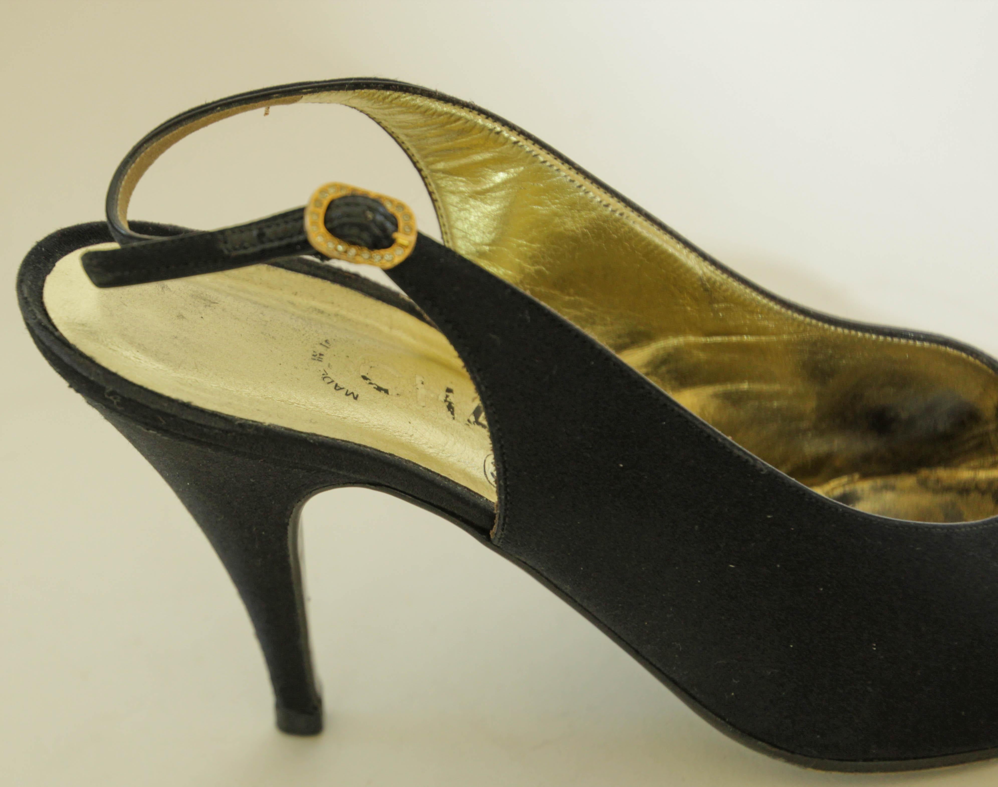 CHANEL Slingback Pumps Heels in Black Satin and Gold Leather EU 38 Vintage 80s For Sale 7