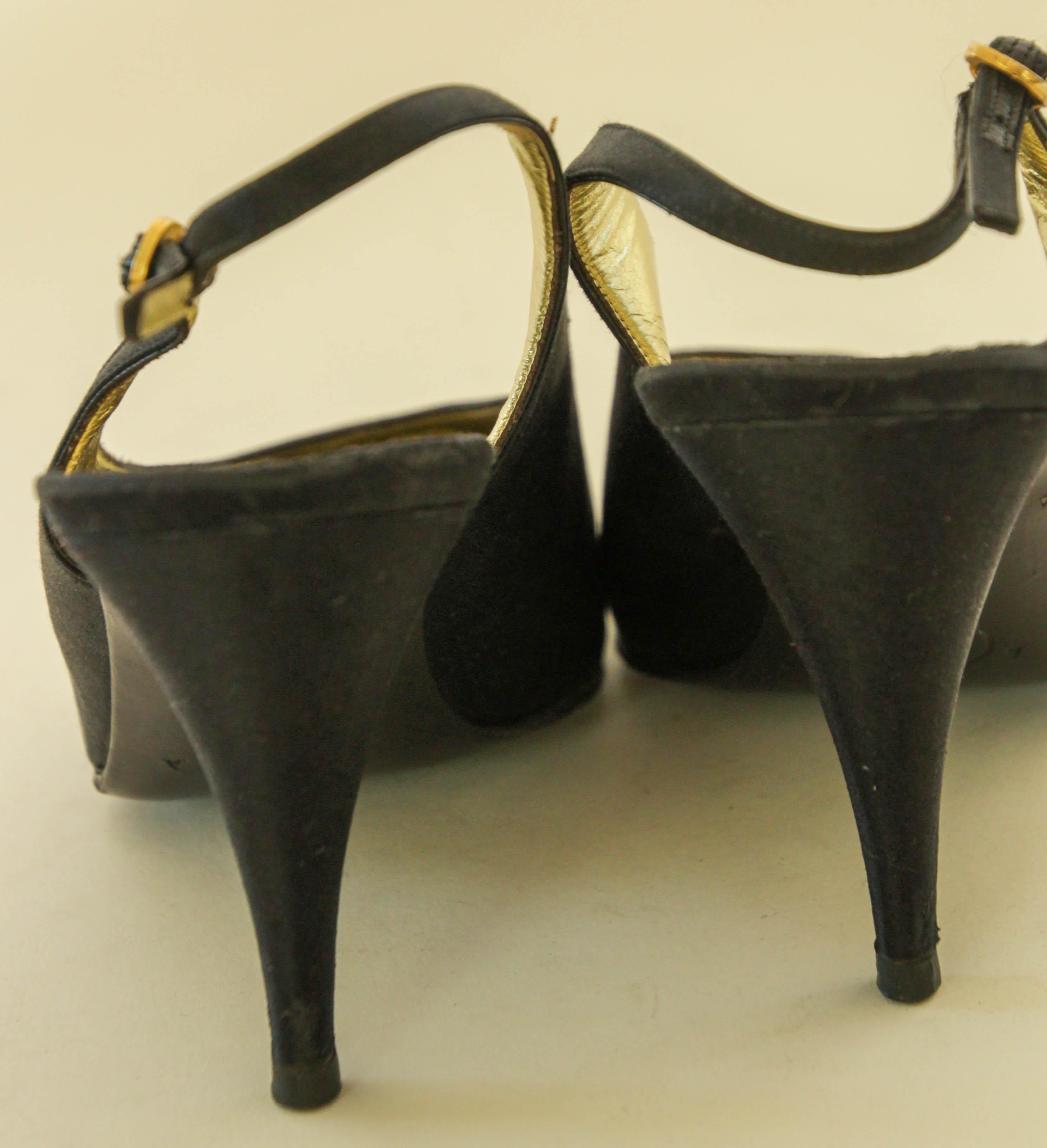 CHANEL Slingback Pumps Heels in Black Satin and Gold Leather EU 38 Vintage 80s For Sale 2