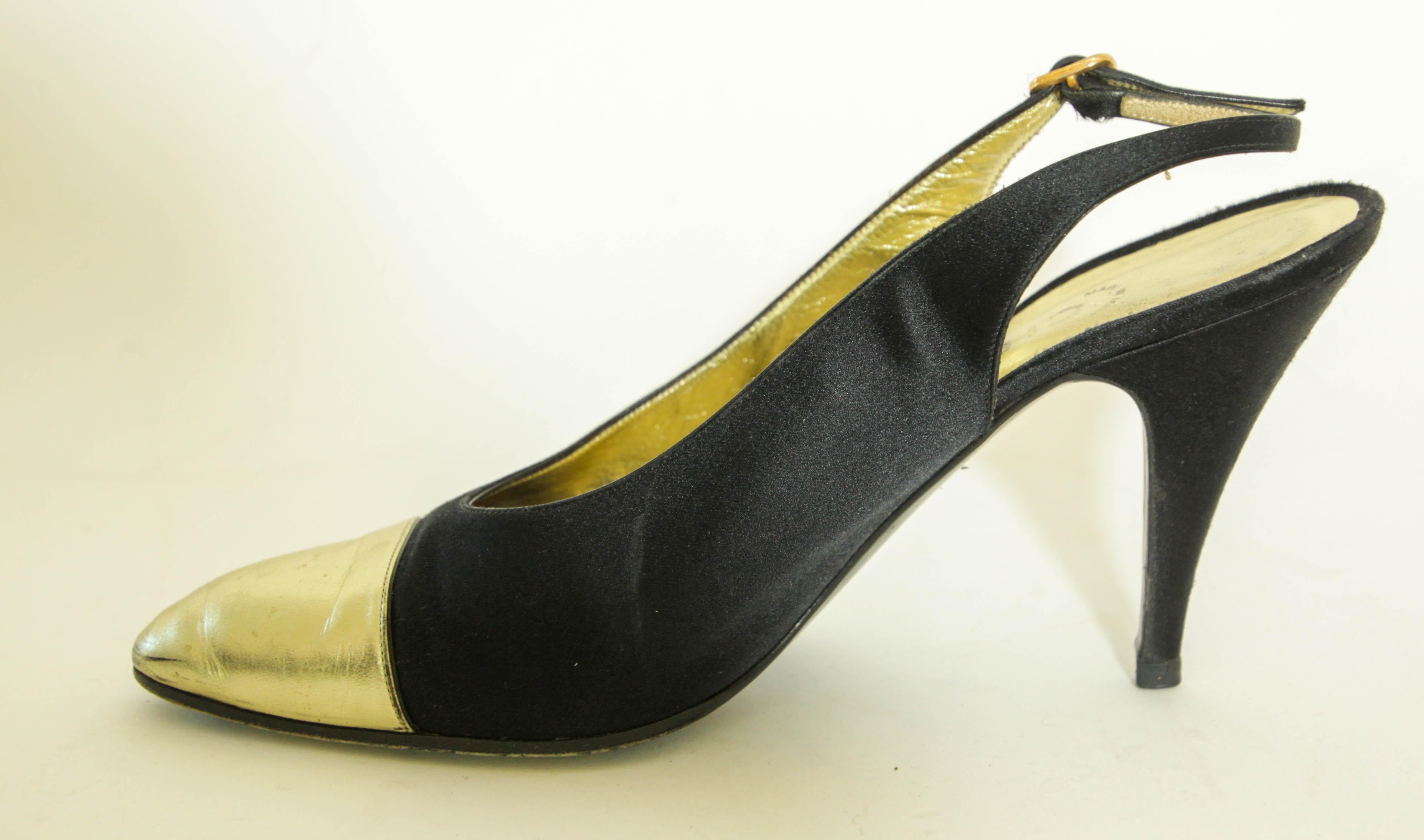 CHANEL Slingback Pumps Heels in Black Satin and Gold Leather EU 38 Vintage 80s For Sale 4