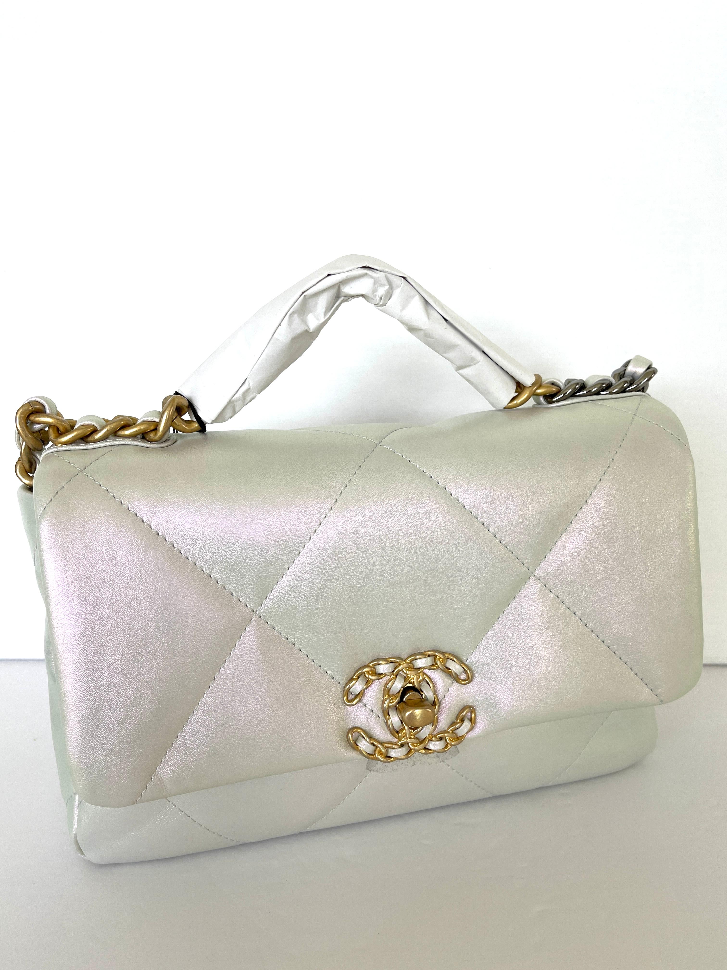 CHANEL Small 19 Flap Bag 21P Iridescent White Goatskin NEW Gold Silver 5