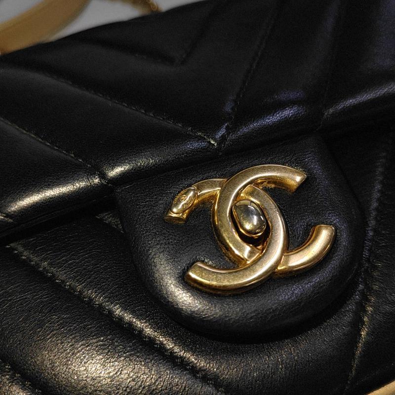 Chanel Small Bicolor Chevron Lambskin Single Flap Bag Black and Gold, 2014-15 7