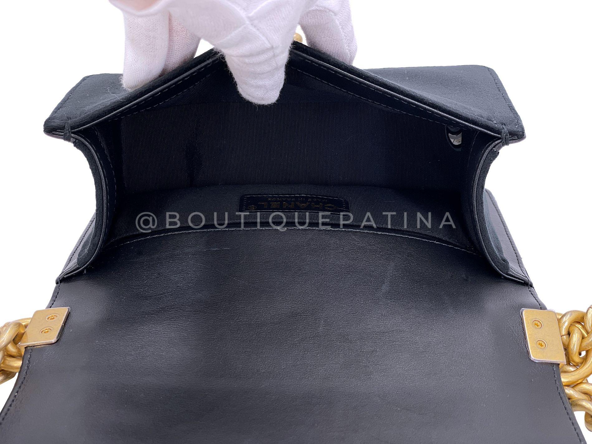 Chanel - Sac à rabat petit garçon Velours noir Fermoir en cristal taille émeraude GHW 68751 en vente 7