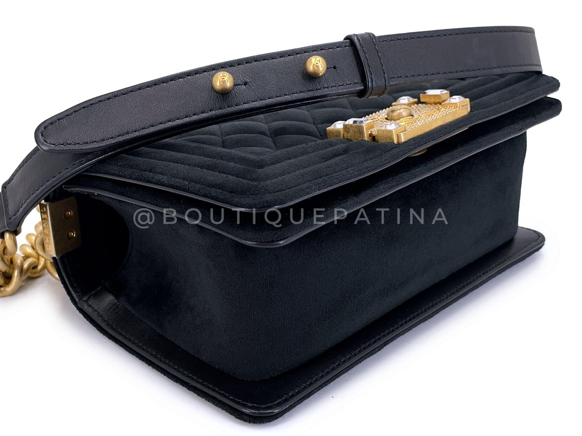 Chanel - Sac à rabat petit garçon Velours noir Fermoir en cristal taille émeraude GHW 68751 en vente 3