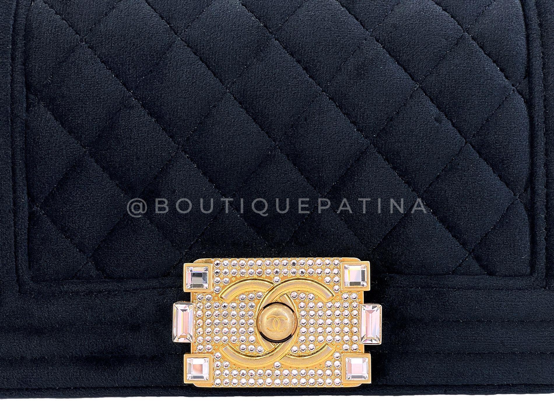 Chanel - Sac à rabat petit garçon Velours noir Fermoir en cristal taille émeraude GHW 68751 en vente 4