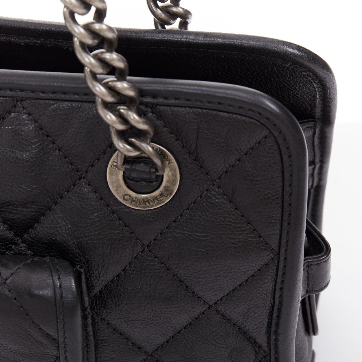 CHANEL Kleine lässige Riviera Zip Umhängetasche aus gestepptem Leder mit Ruthenium CC Kette im Angebot 5