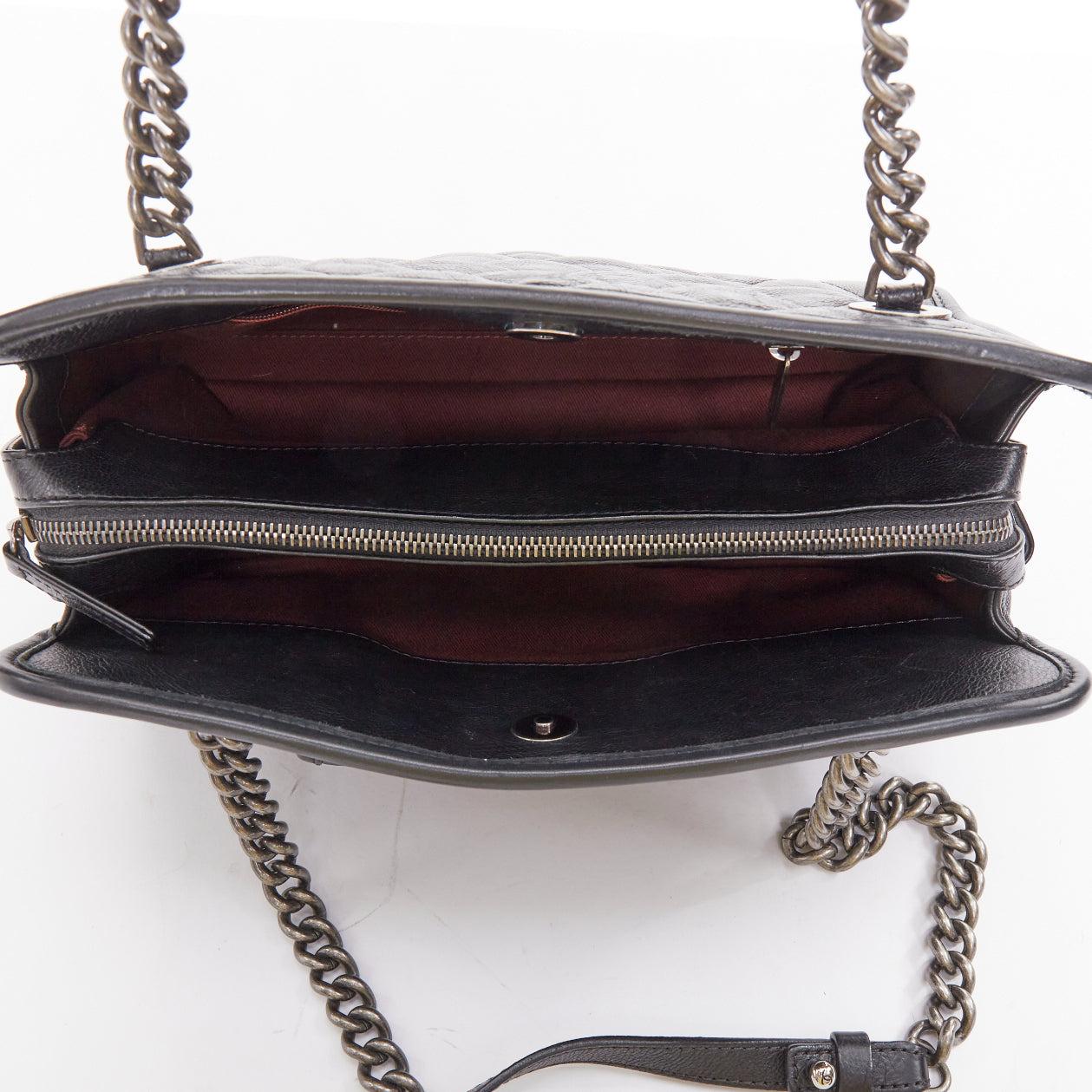 CHANEL Kleine lässige Riviera Zip Umhängetasche aus gestepptem Leder mit Ruthenium CC Kette (Schwarz) im Angebot