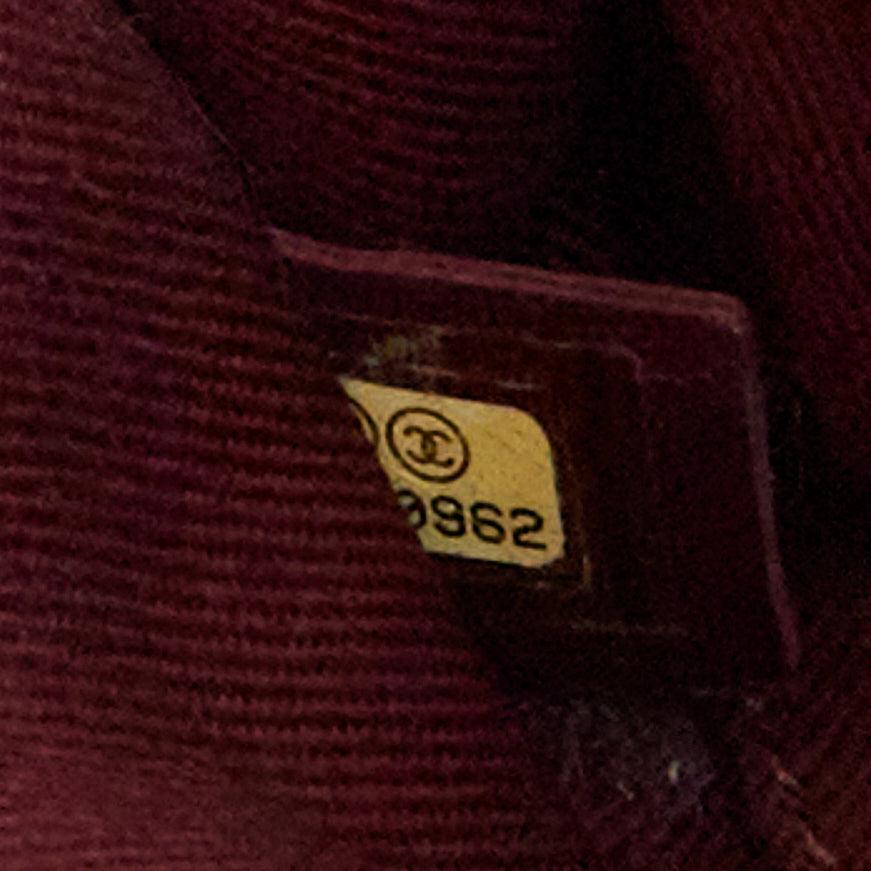 CHANEL Kleine l�ässige Riviera Zip Umhängetasche aus gestepptem Leder mit Ruthenium CC Kette im Zustand „Gut“ im Angebot in Hong Kong, NT