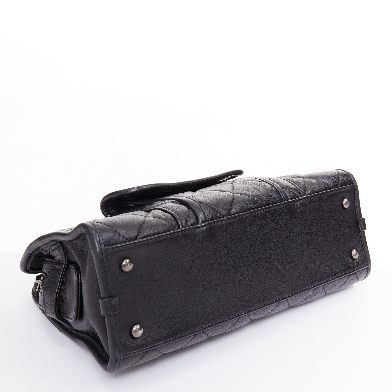 CHANEL Kleine lässige Riviera Zip Umhängetasche aus gestepptem Leder mit Ruthenium CC Kette Damen im Angebot