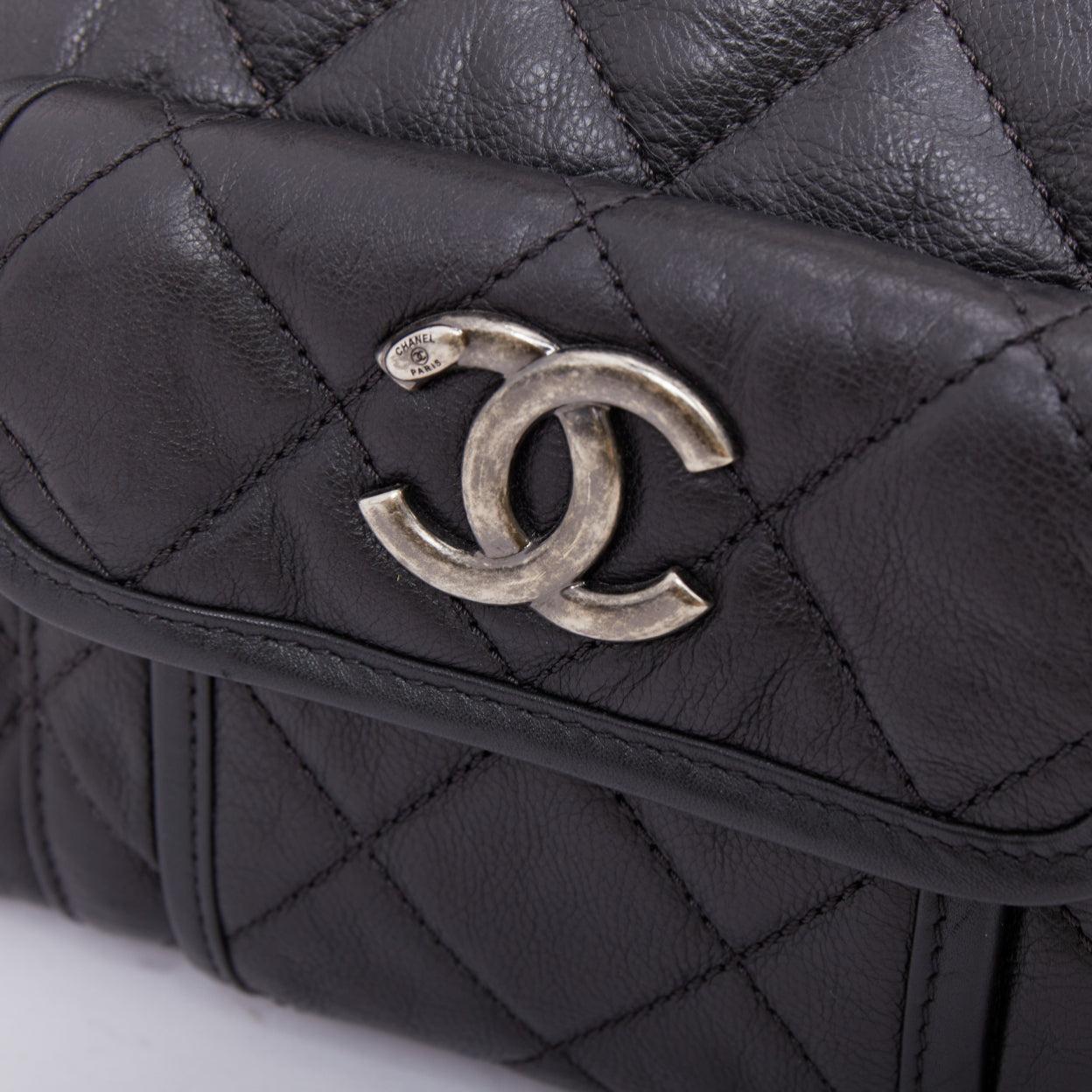 CHANEL Kleine lässige Riviera Zip Umhängetasche aus gestepptem Leder mit Ruthenium CC Kette im Angebot 2