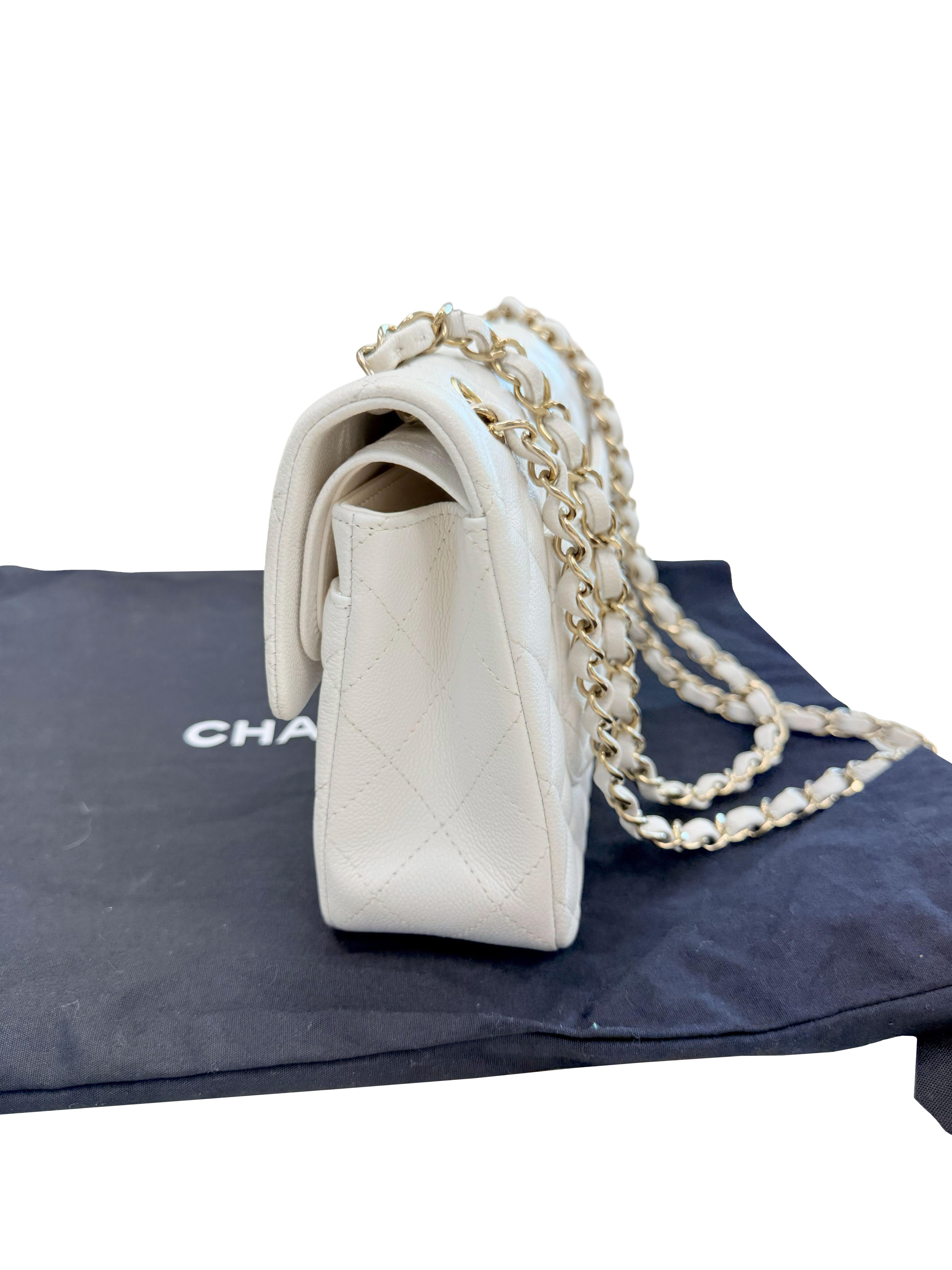 Chanel Small Classic Double Flap Weißer Kaviar Hellgoldene Hardware im Angebot 6