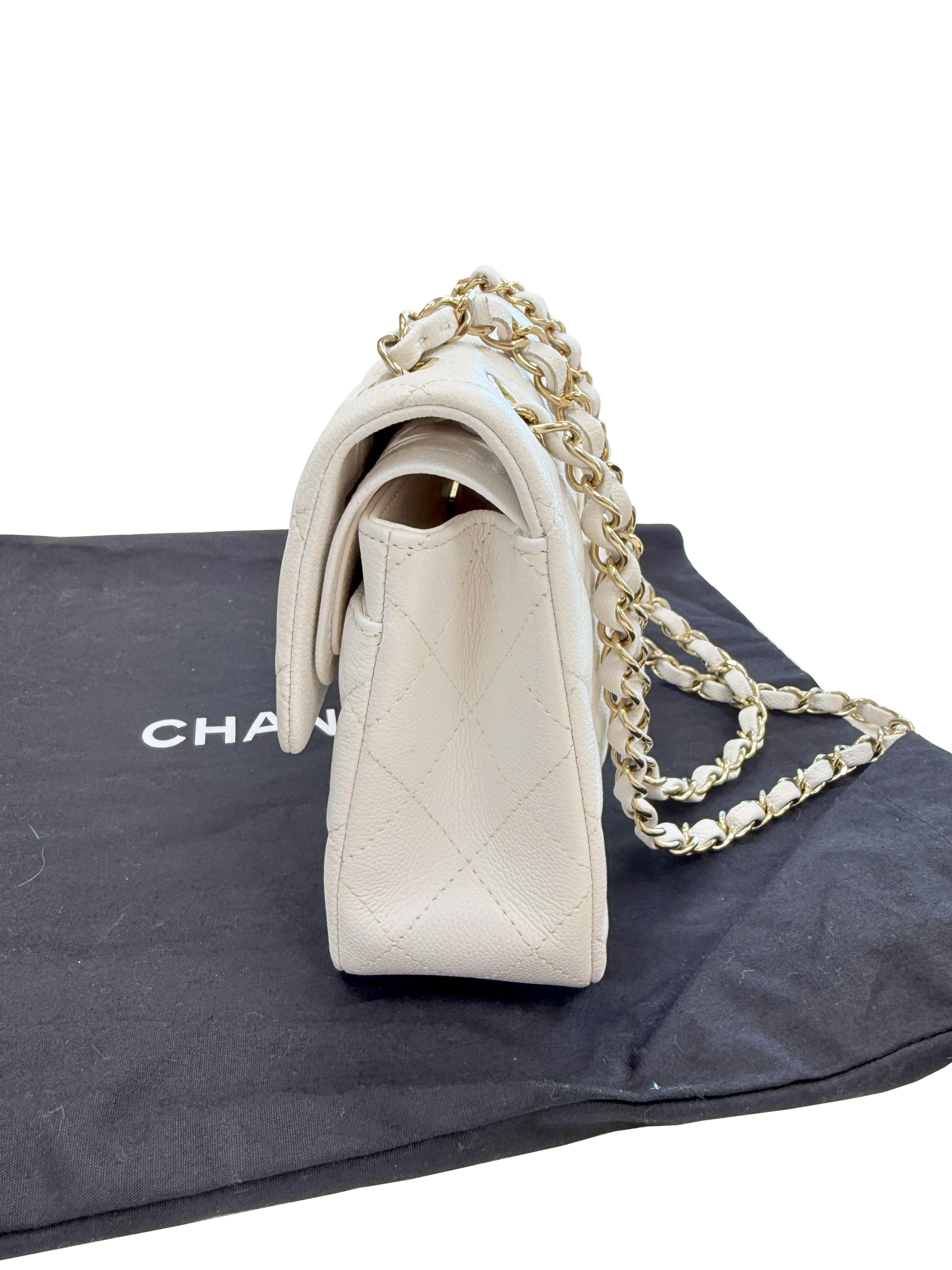 Chanel Small Classic Double Flap Weißer Kaviar Hellgoldene Hardware im Angebot 7
