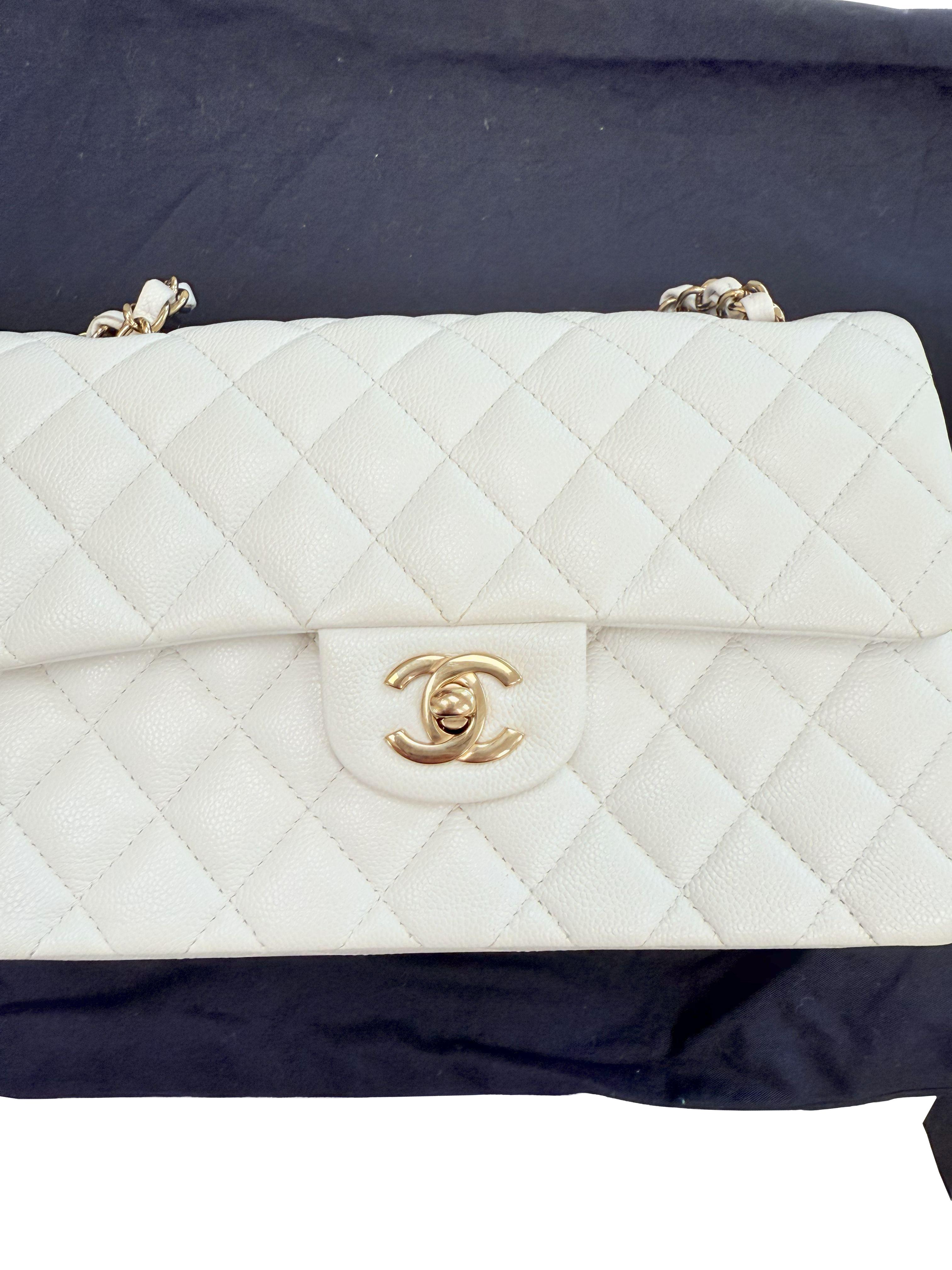 Chanel Small Classic Double Flap Weißer Kaviar Hellgoldene Hardware im Angebot 10