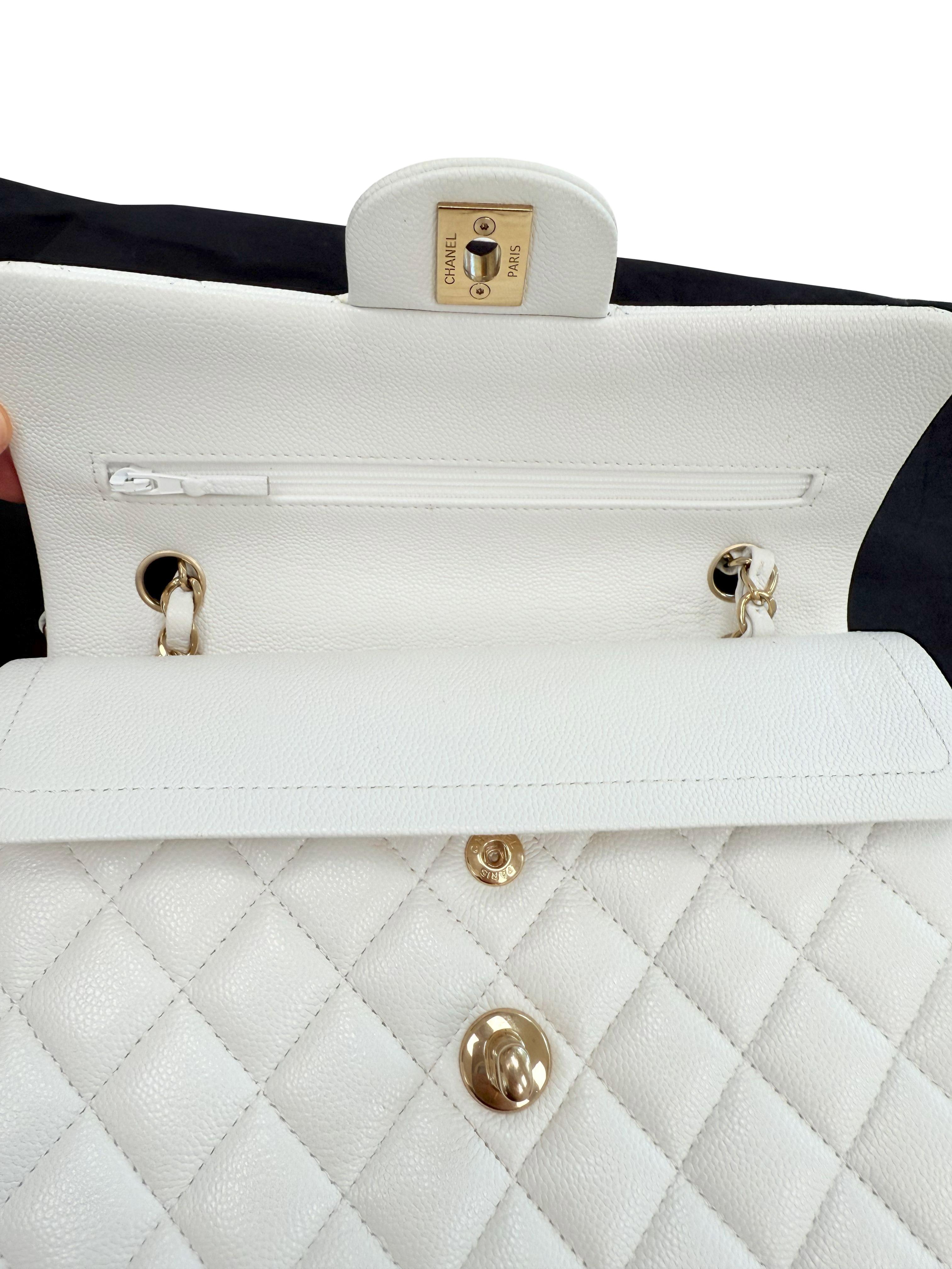Chanel Small Classic Double Flap Weißer Kaviar Hellgoldene Hardware im Angebot 11