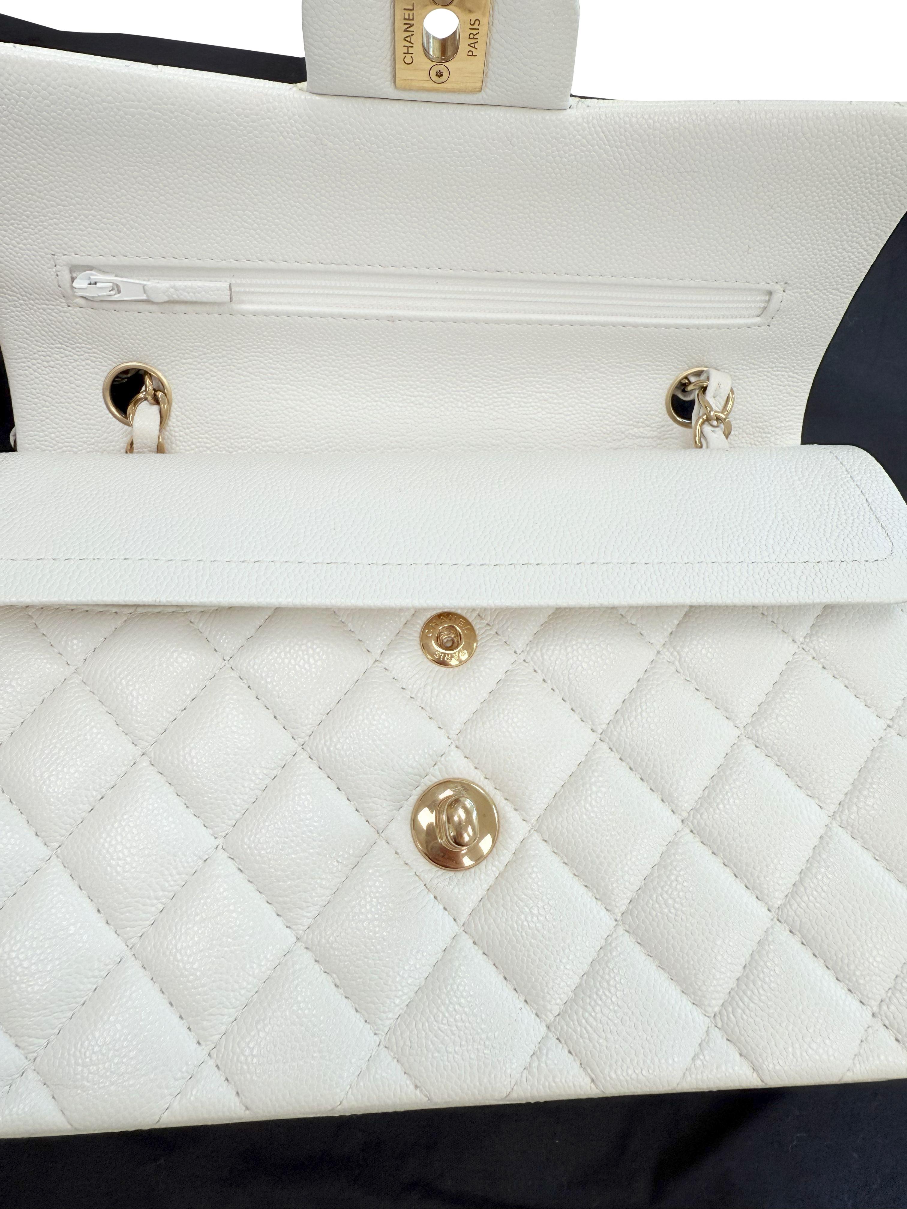 Chanel Small Classic Double Flap Weißer Kaviar Hellgoldene Hardware im Angebot 12