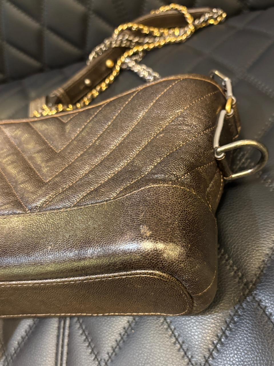 Chanel - Petit sac Gabrielle en cuir chevron vieilli en vente 6