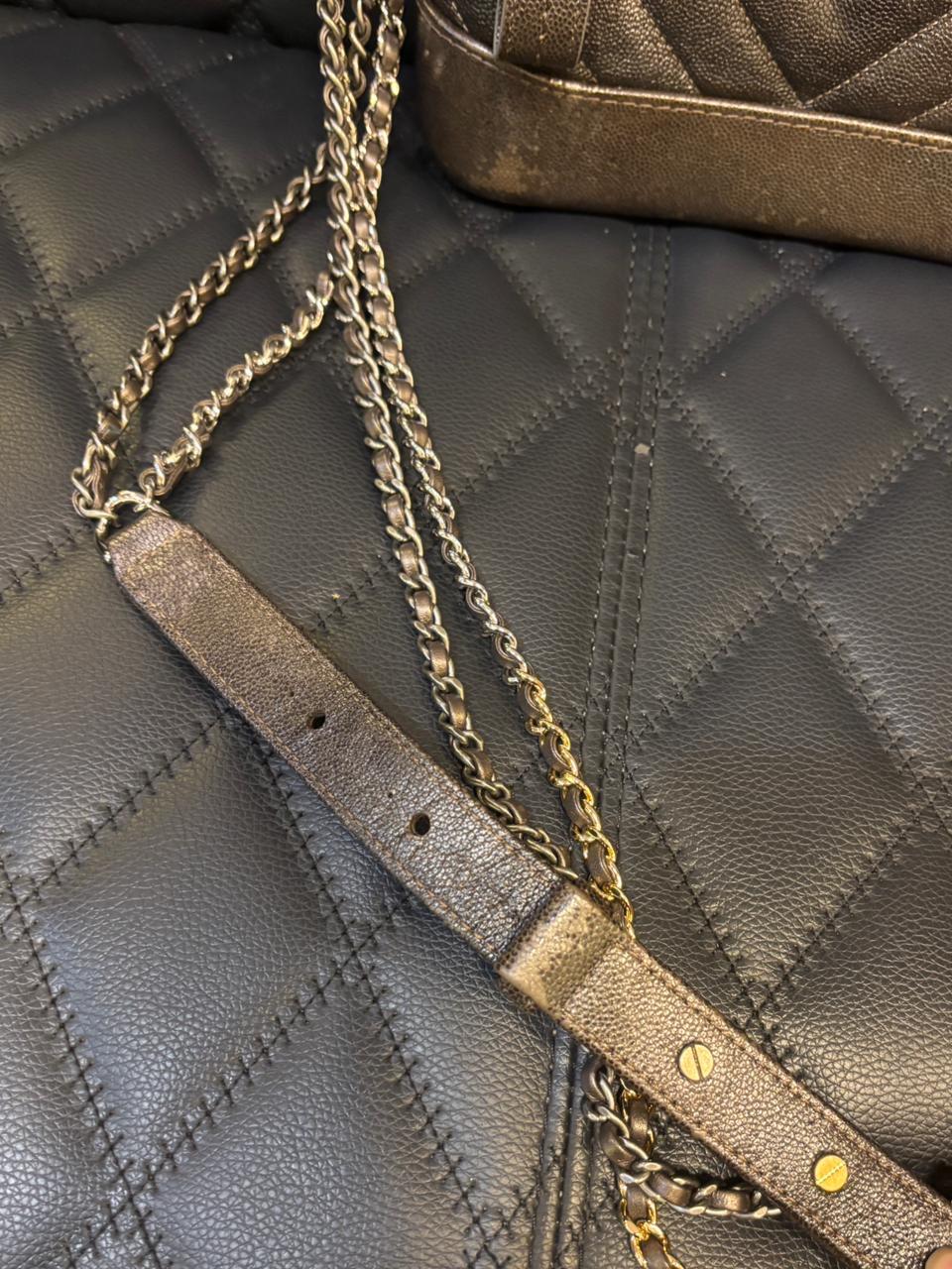 Chanel - Petit sac Gabrielle en cuir chevron vieilli en vente 8