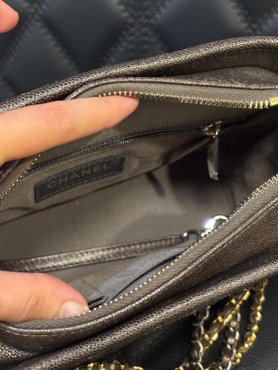 Chanel - Petit sac Gabrielle en cuir chevron vieilli Unisexe en vente