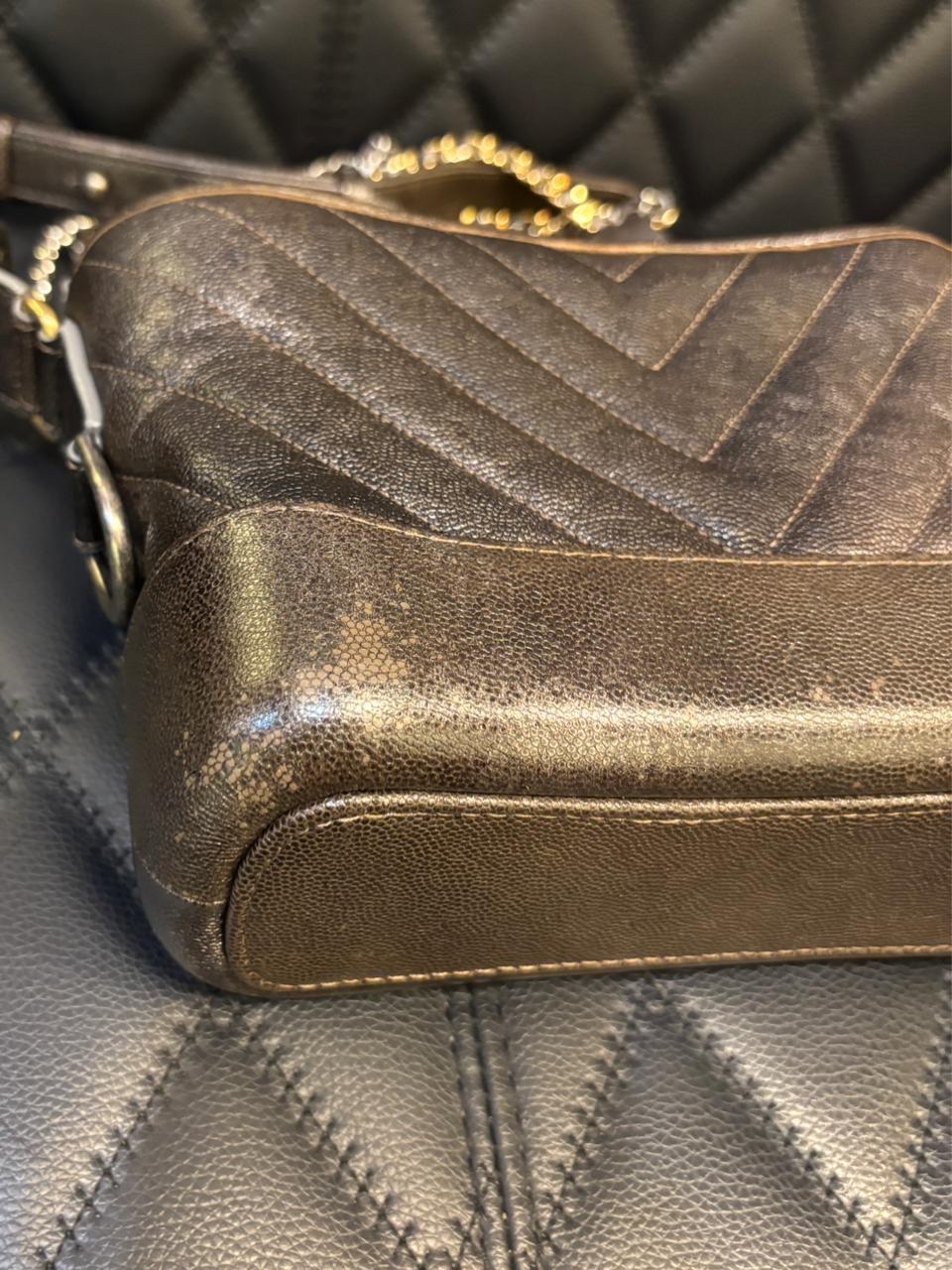 Chanel - Petit sac Gabrielle en cuir chevron vieilli en vente 4