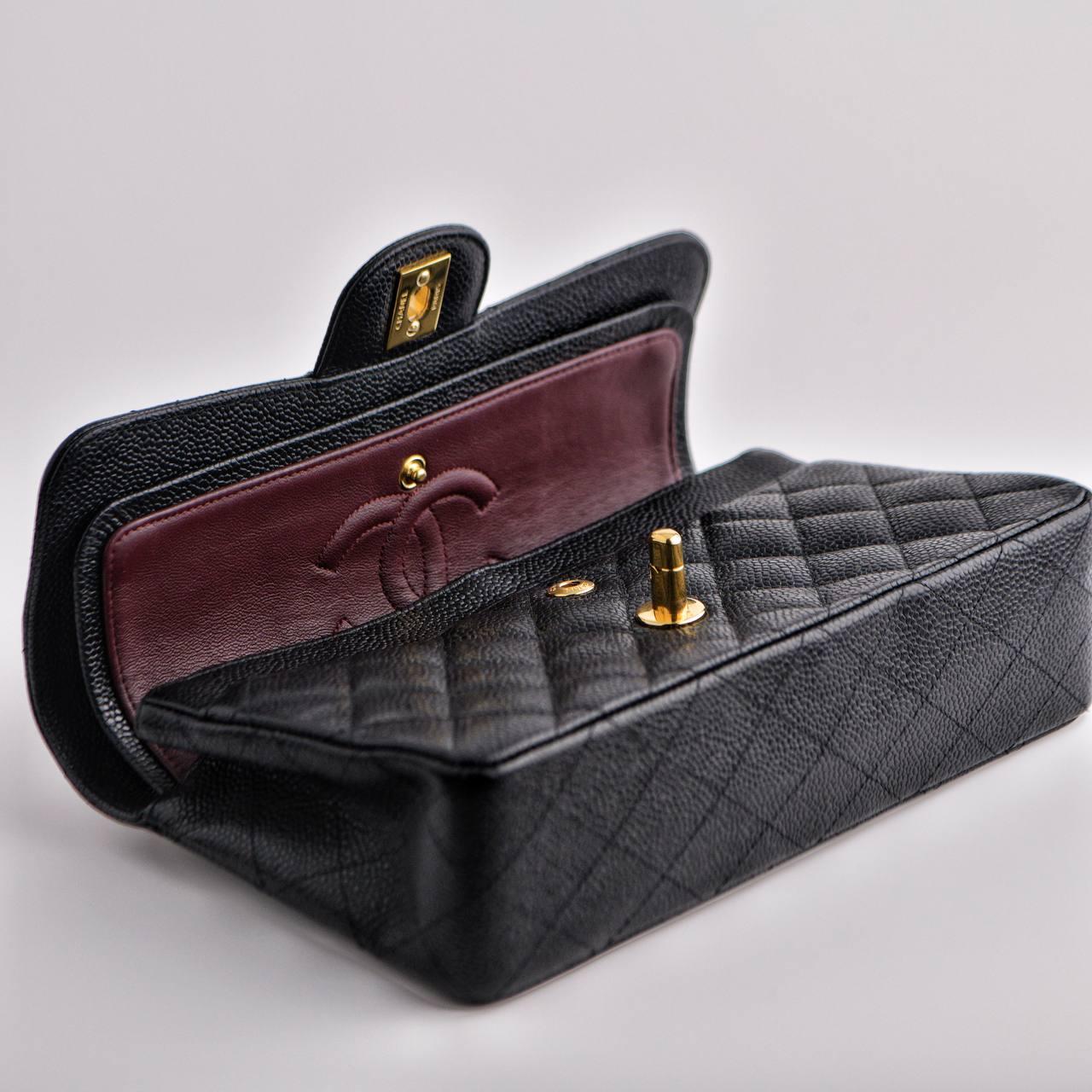 Chanel - Petit sac à double rabat classique en cuir de veau en vente 8