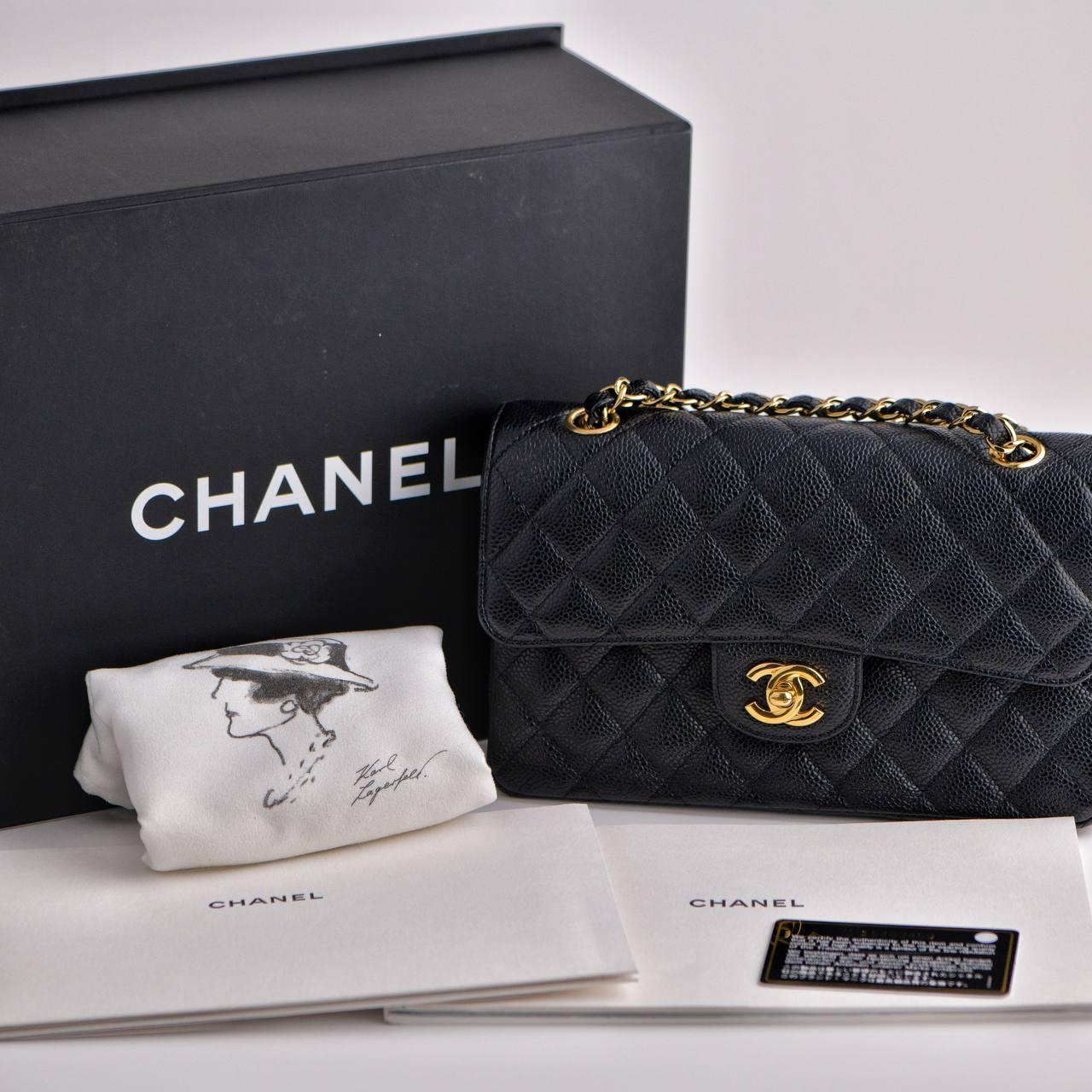 SKU 	AT-1625
Brand	Chanel
Model	Small Double Flap
Plaque Serial No.	15******
Retail Price:   £8,180 / $9,600 /9,300 €
_________________________________________
Color	Black
Date	Approx. 2011
Metal.      Gold
Material   Calfskin